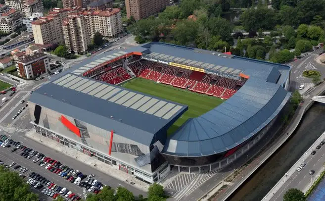 Sân vận động El Molinón - Ngôi nhà của câu lạc bộ Real Gijón