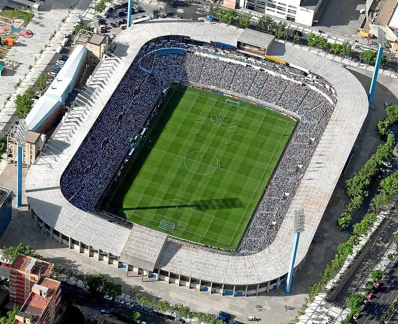 Sân vận động Estadio de La Romareda - Điểm đến của nhiều trận đấu bóng đá lịch sử tại Tây Ban Nha