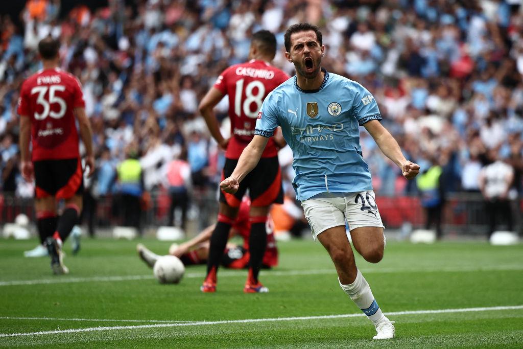 Pha bật cao đánh đầu chính xác của Bernardo Silva mang về bàn gỡ hòa cho Man City