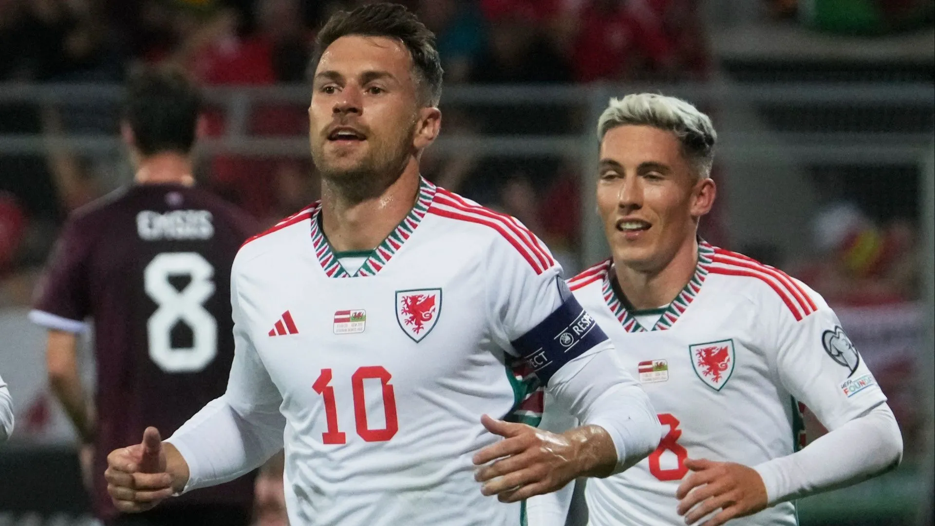 Aaron Ramsey trong màu áo Cardiff City và Arsenal