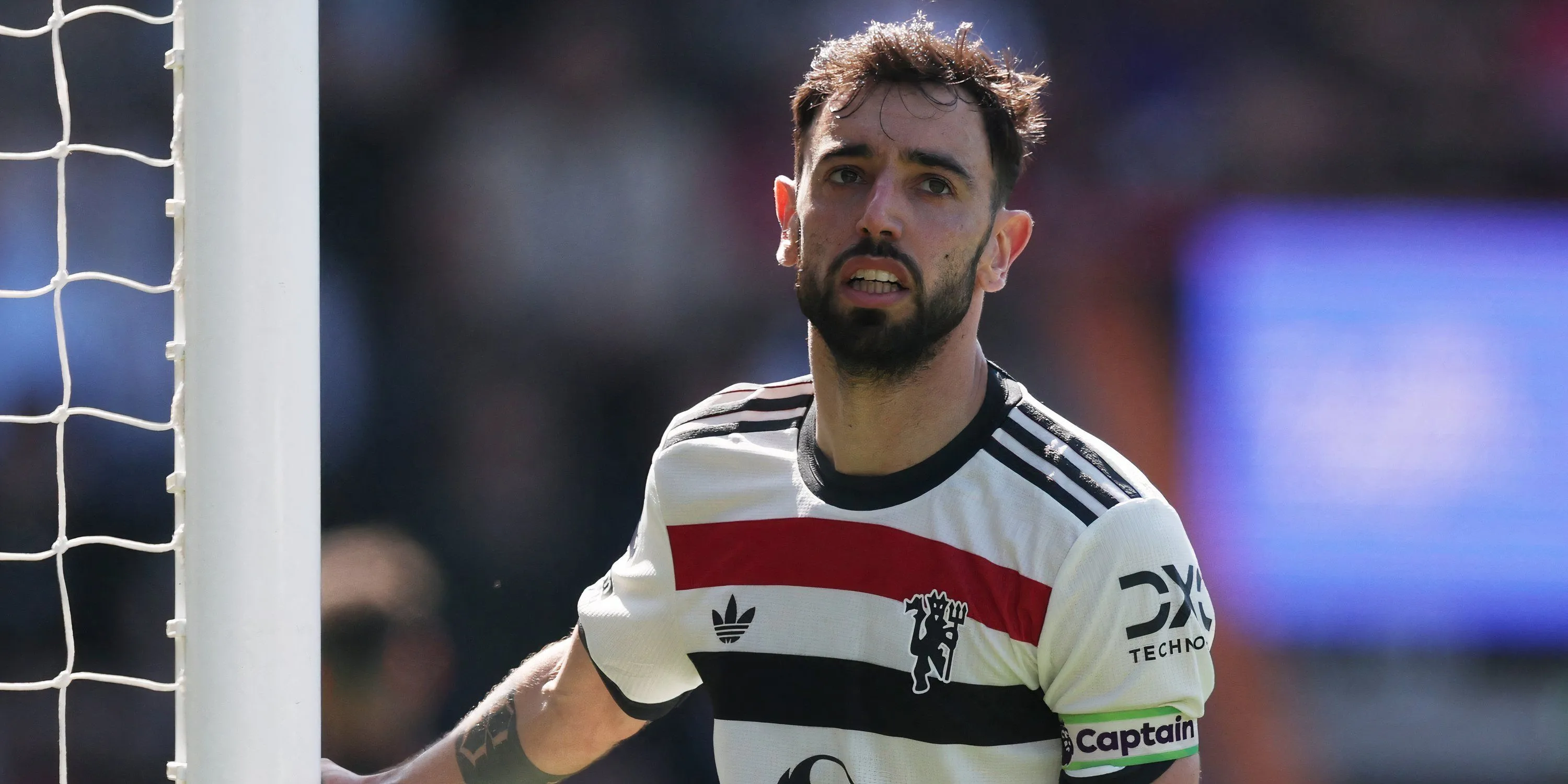 Bruno Fernandes tỏ ra tiếc nuối sau một pha bỏ lỡ cơ hội của Man United