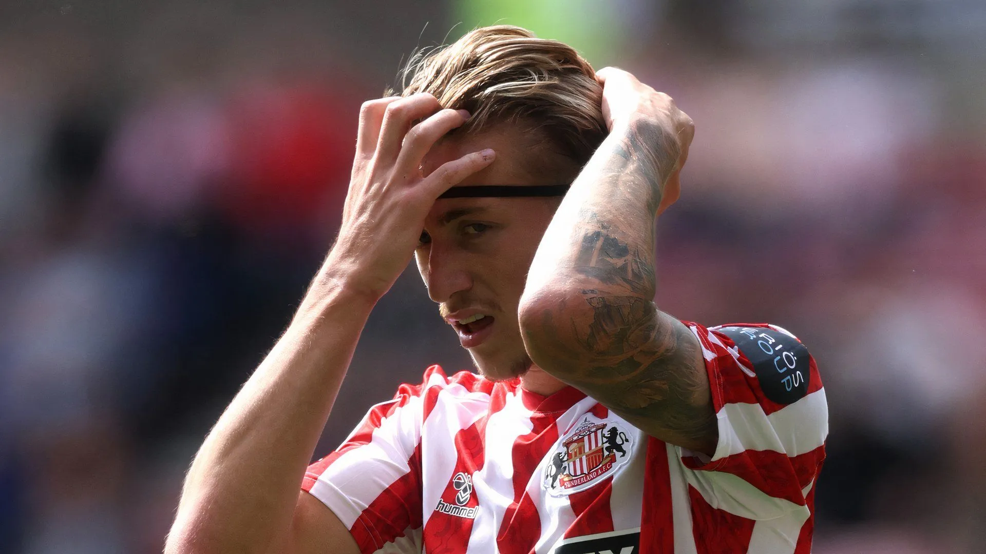 Jack Clarke ăn mừng bàn thắng trong màu áo Sunderland tại Championship
