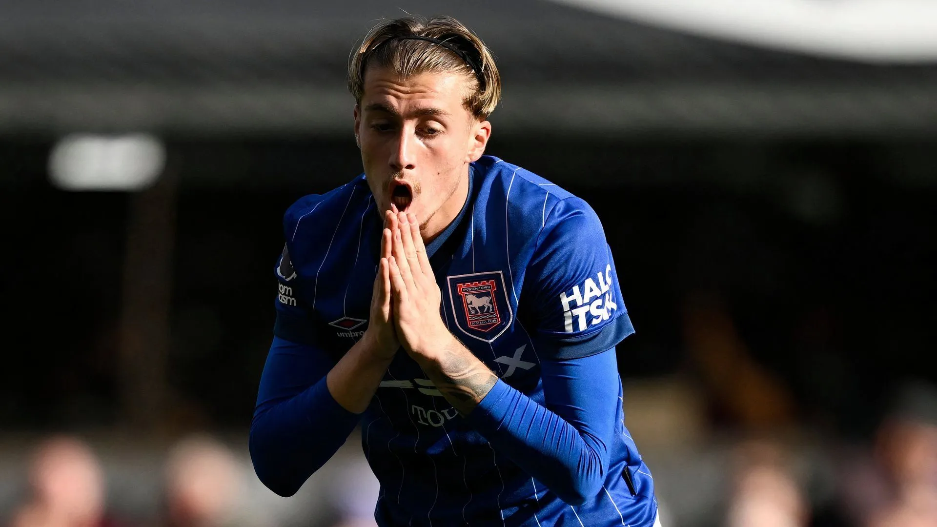 Jack Clarke trong màu áo Ipswich Town mùa giải 2024/25 thể hiện sự thất vọng