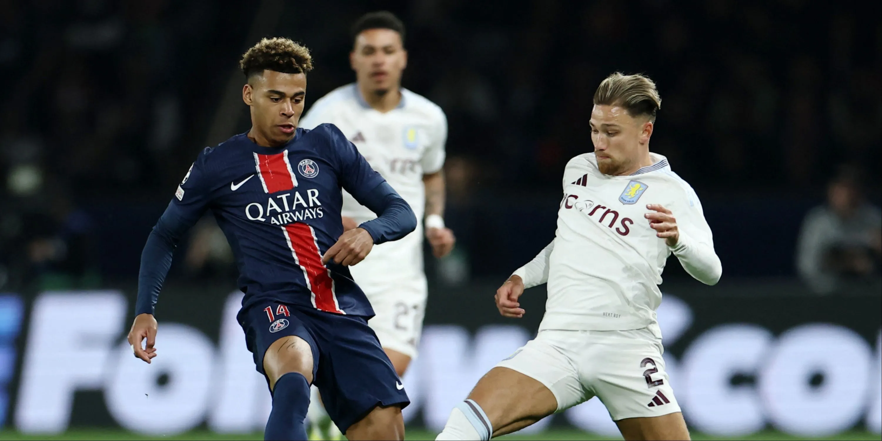 Pha tranh chấp giữa Desire Doue và Matty Cash tại Champions League