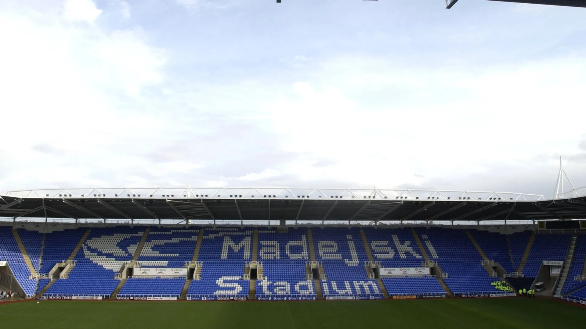 Sân vận động Madejski - sân nhà của Reading FC nơi Semi Ajayi có thể cập bến