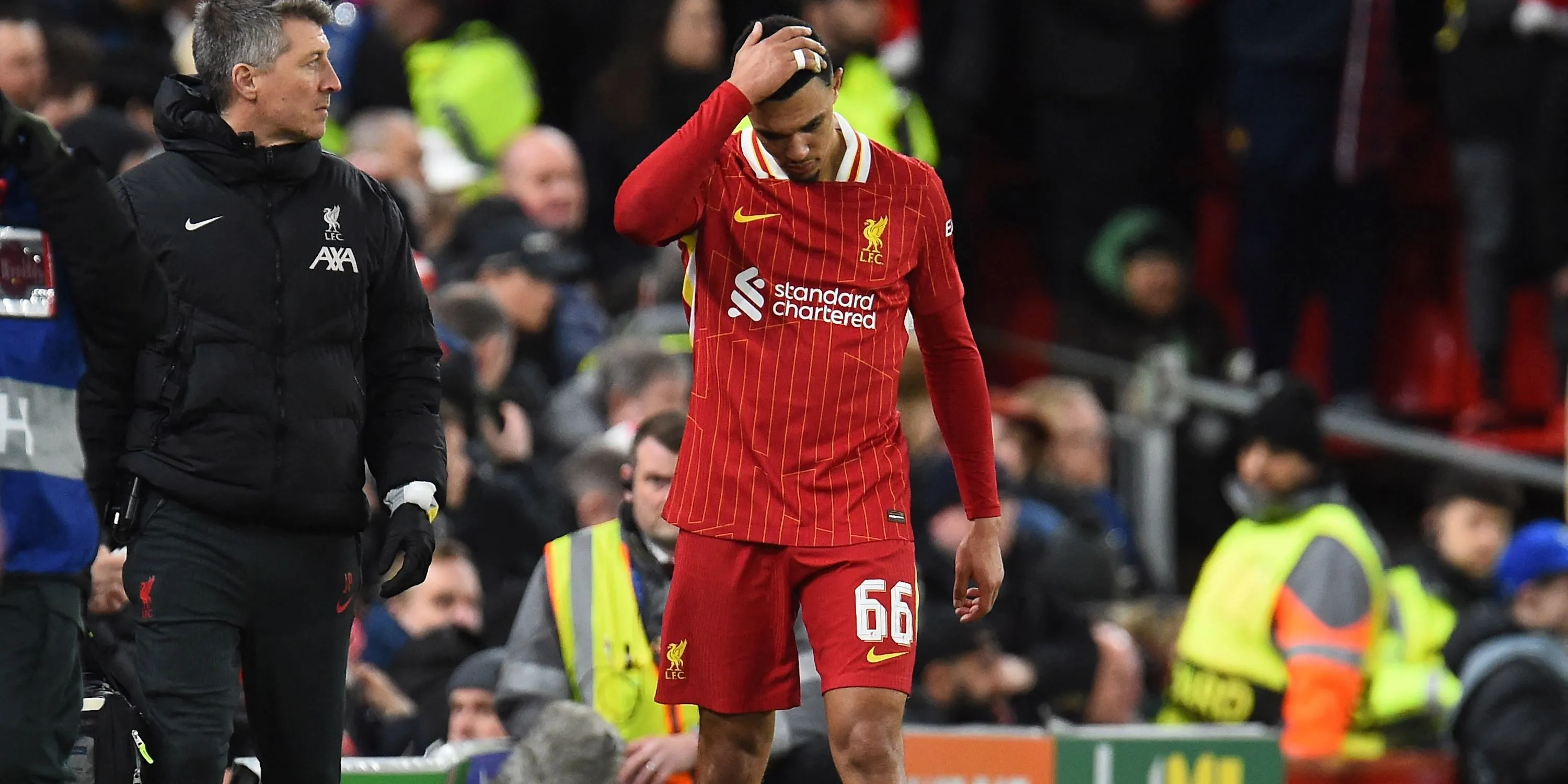 Trent Alexander-Arnold rời sân trong màu áo Liverpool