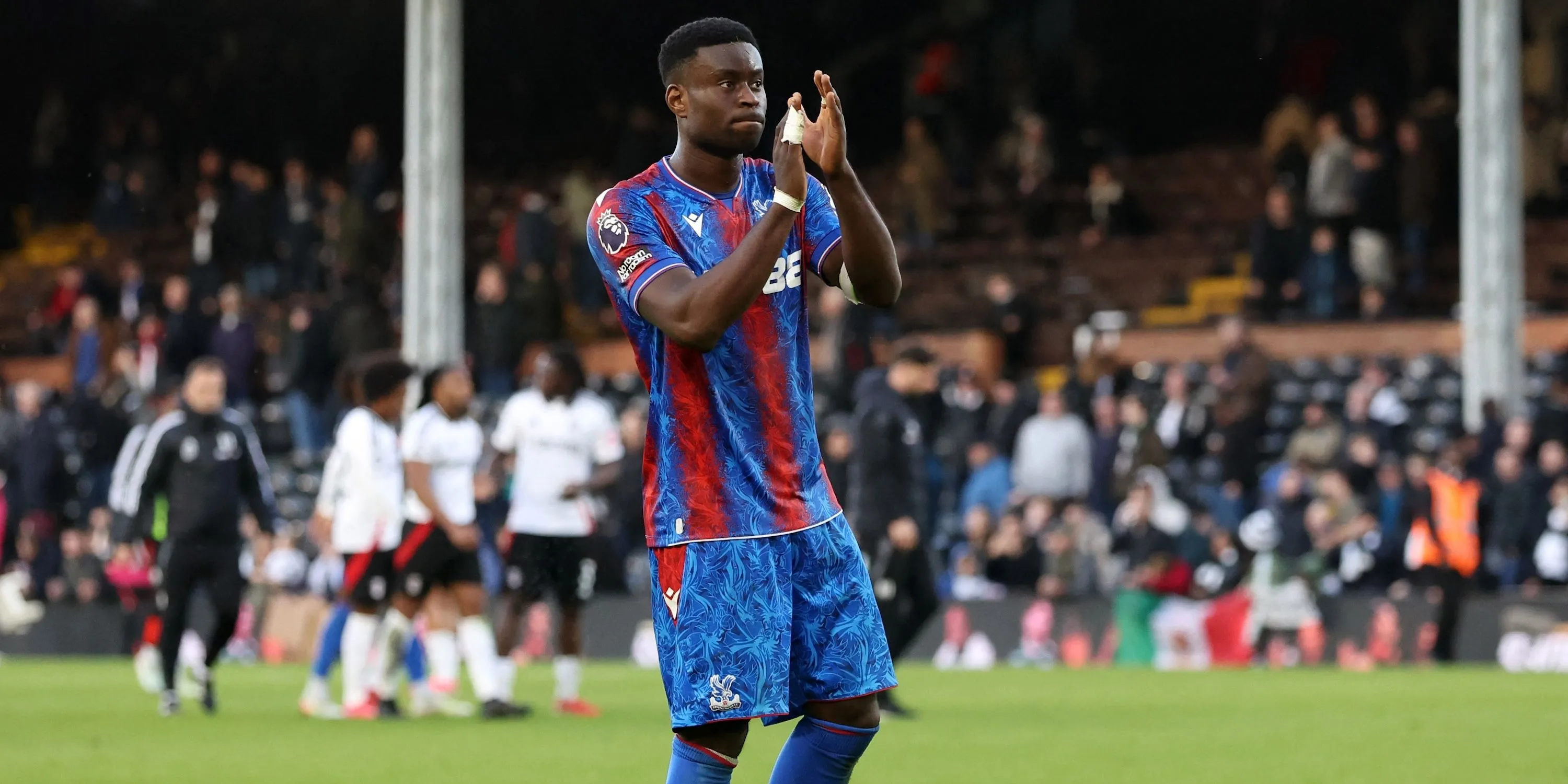 Trung vệ Marc Guehi ăn mừng trong màu áo Crystal Palace - mục tiêu chuyển nhượng của Spurs