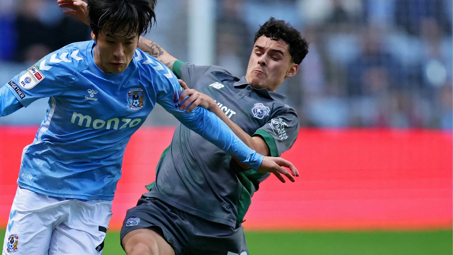 Alex Robertson thi đấu năng nổ trong màu áo Cardiff City