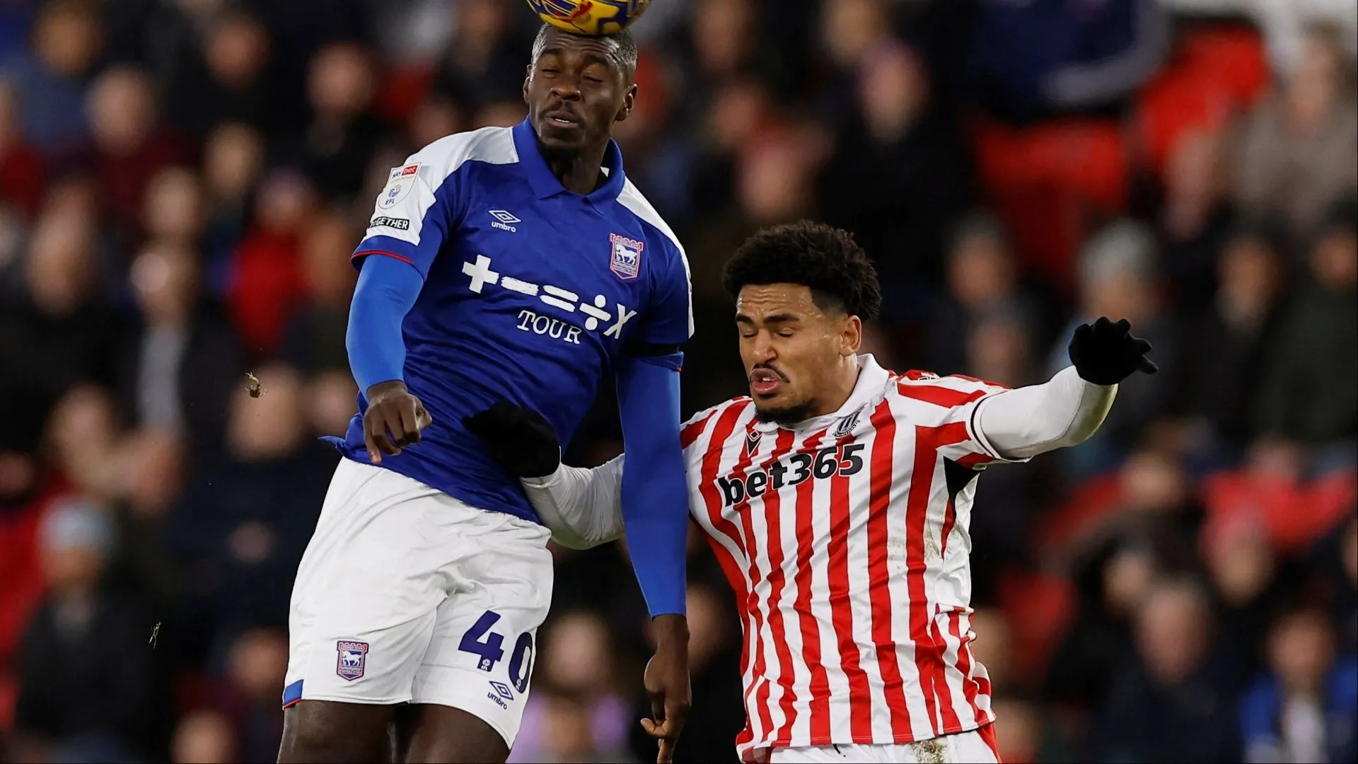 Axel Tuanzebe, cầu thủ hưởng lương cao nhất Ipswich Town hiện tại
