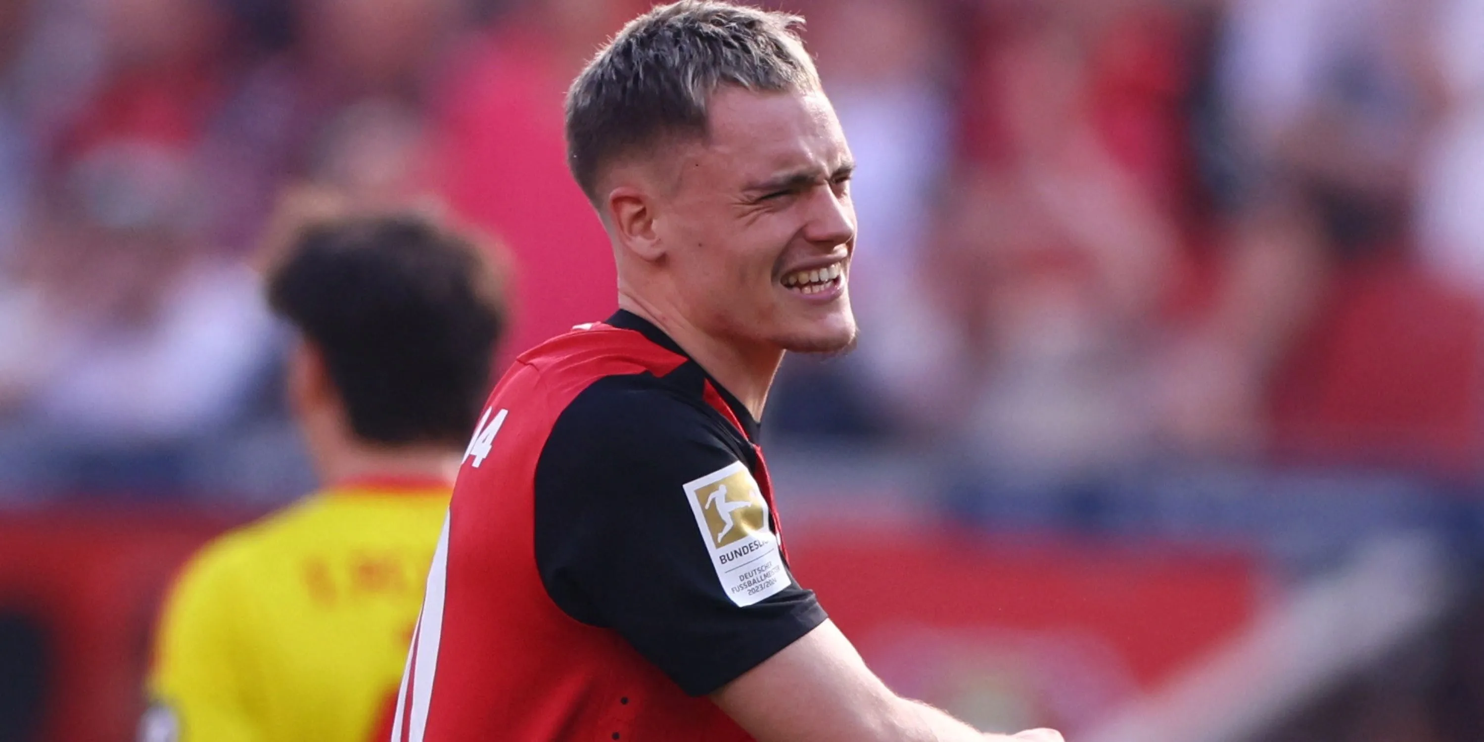 Cầu thủ Florian Wirtz của Bayer Leverkusen phản ứng trên sân