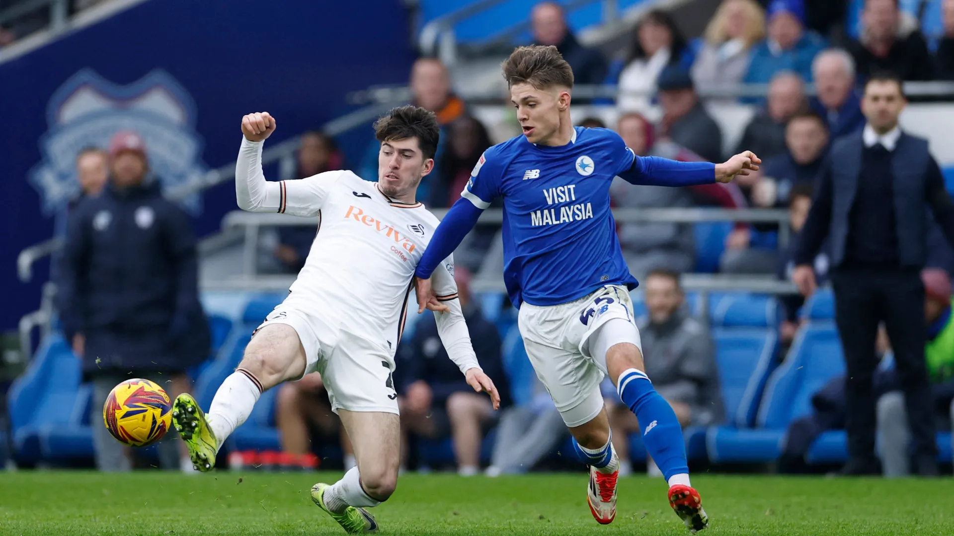 Cầu thủ trẻ Cian Ashford trong màu áo Cardiff City