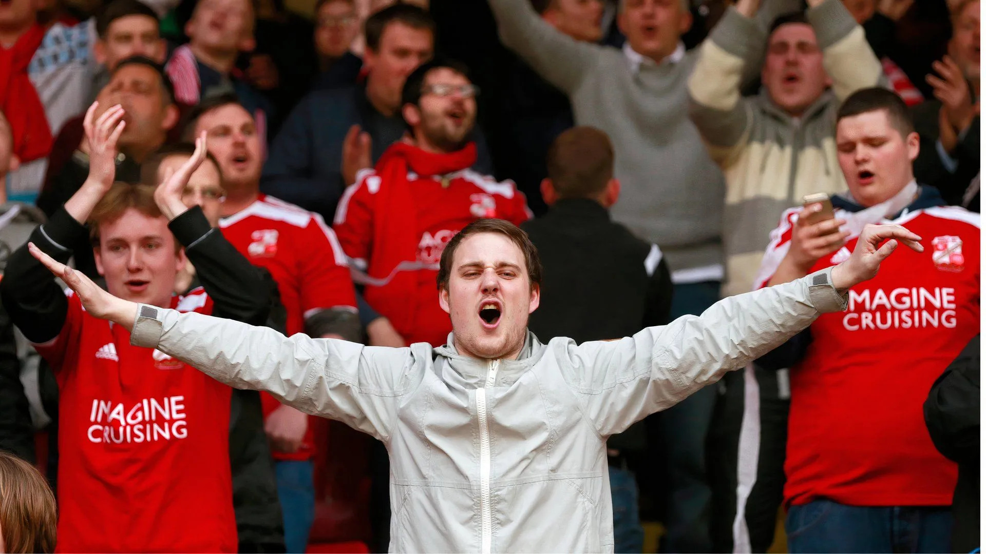 Cổ động viên Swindon Town hy vọng tài năng trẻ Botan Ameen sẽ tiếp tục cống hiến cho đội bóng