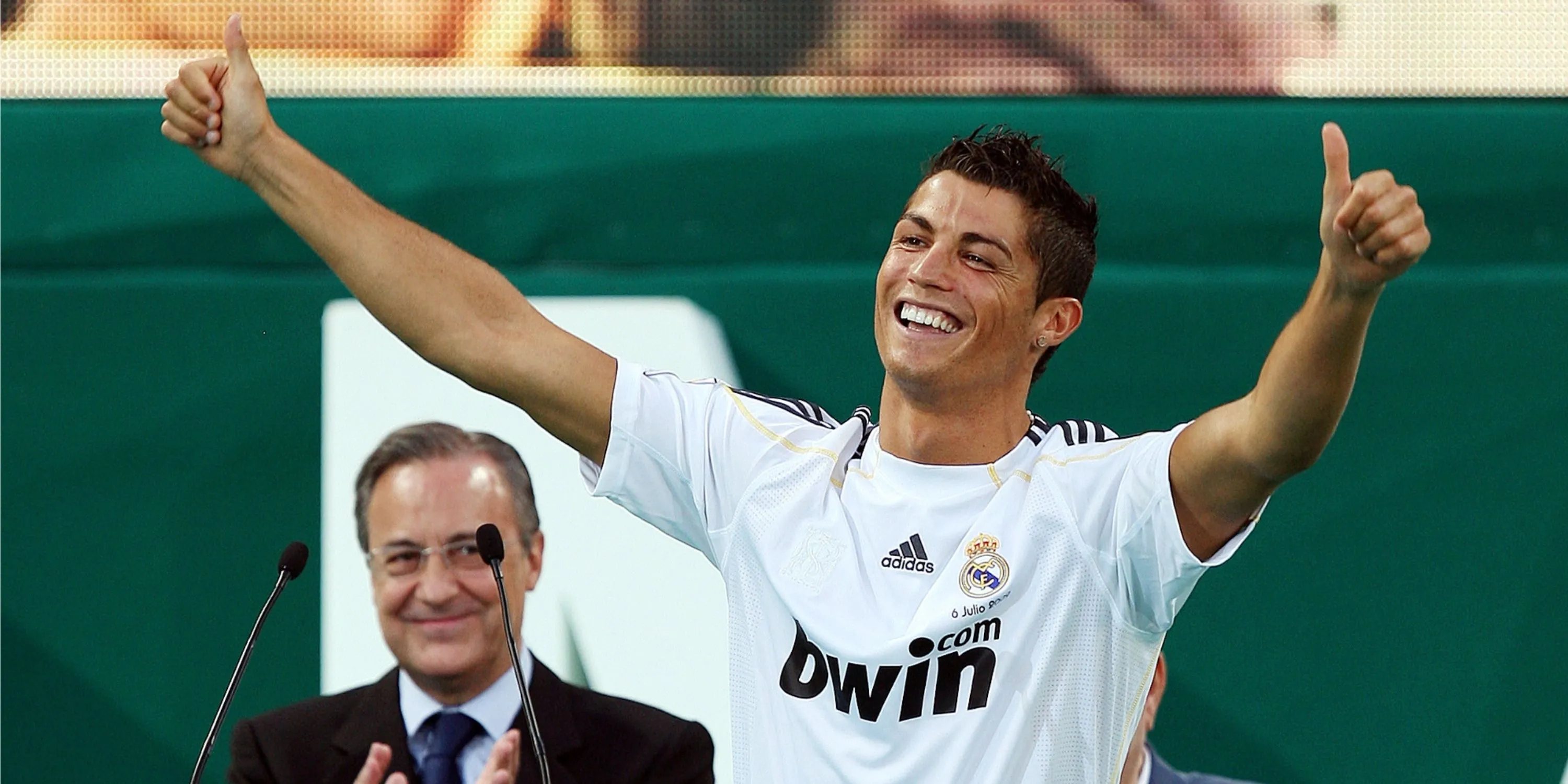 Cristiano Ronaldo ra mắt Real Madrid, tiền đạo vĩ đại ở El Clasico