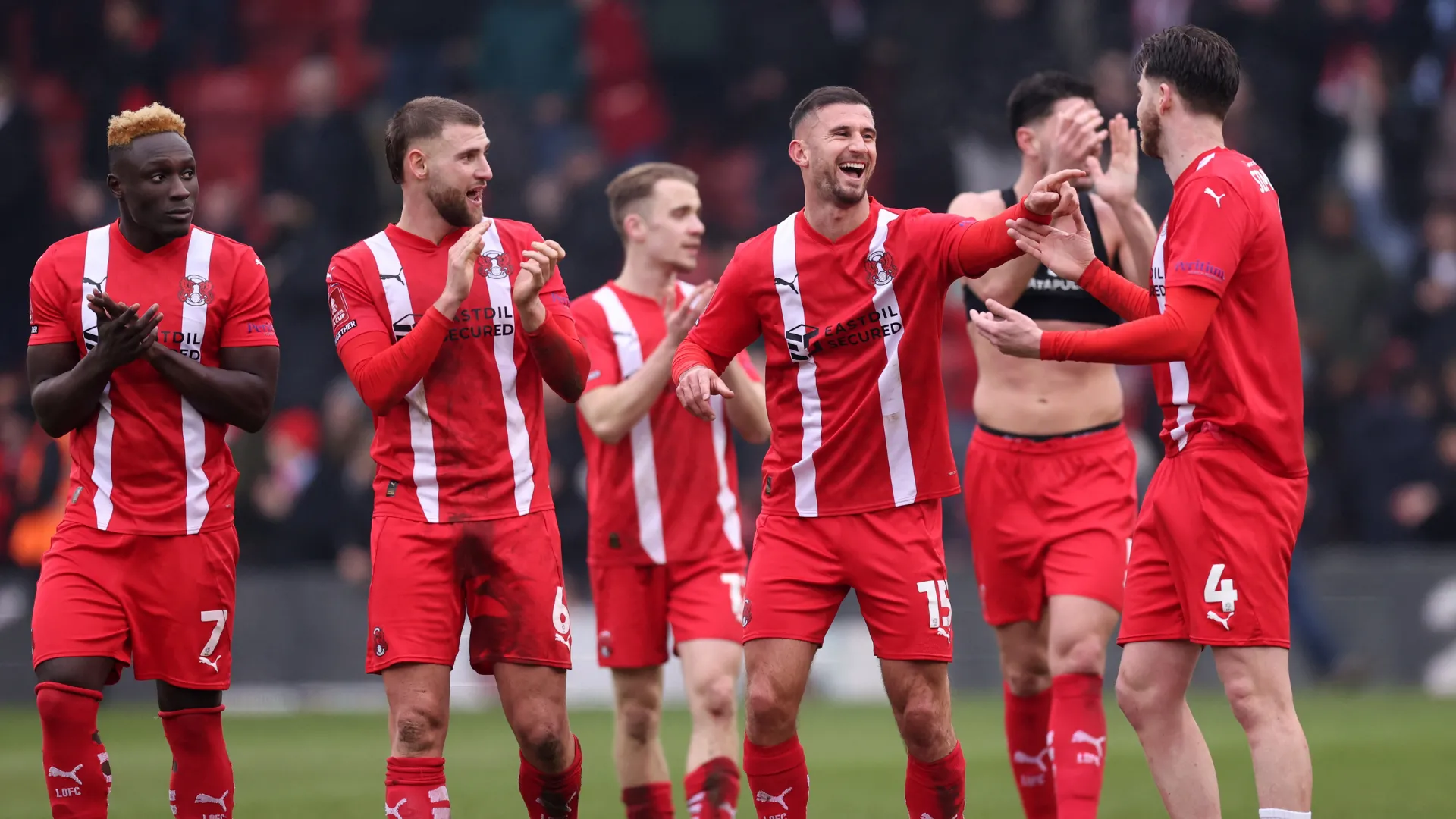Hình ảnh các cầu thủ Leyton Orient trước trận đấu