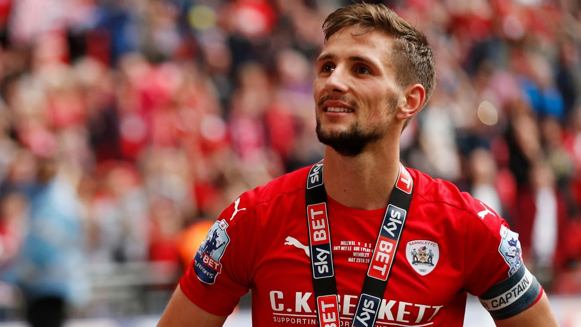 HLV Conor Hourihane của Barnsley chào đón Richard Keogh