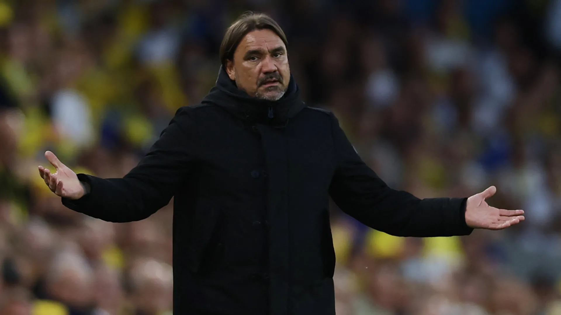 HLV Daniel Farke của Leeds United trên sân tập