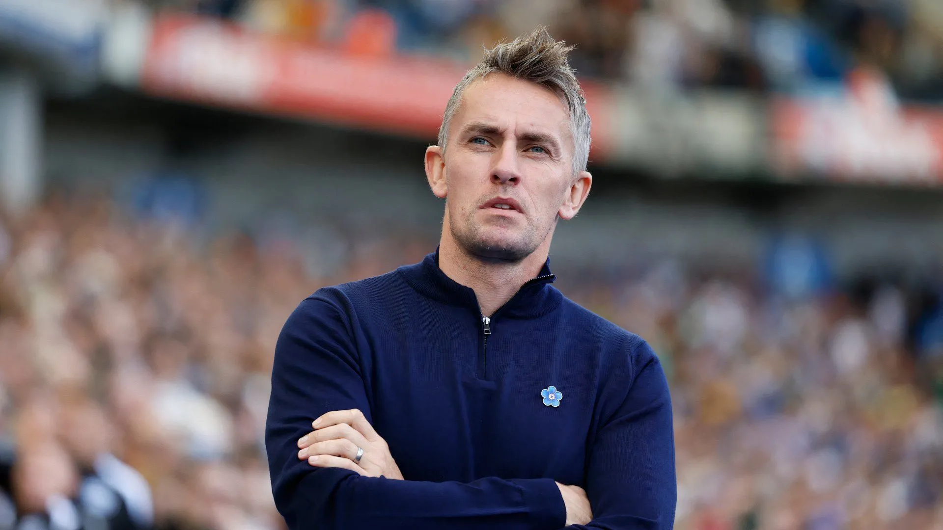 HLV Kieran McKenna của Ipswich Town chỉ đạo trận đấu