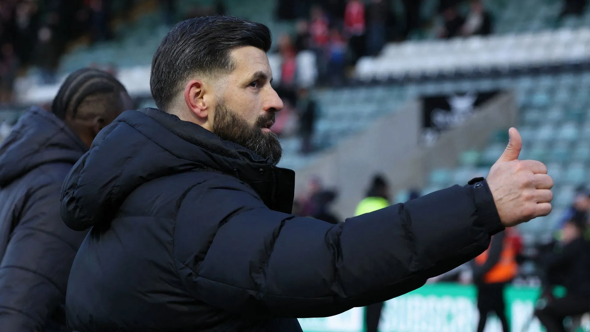 HLV Miron Muslic ăn mừng sau chiến thắng ấn tượng của Plymouth Argyle, thể hiện dấu ấn chiến thuật rõ nét