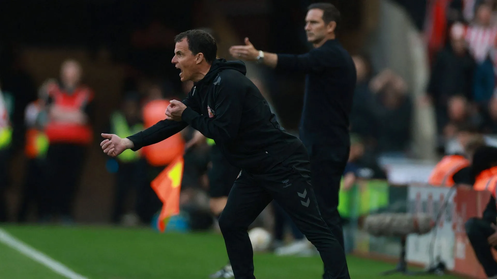 HLV Regis Le Bris chỉ đạo trận đấu Sunderland gặp Coventry City