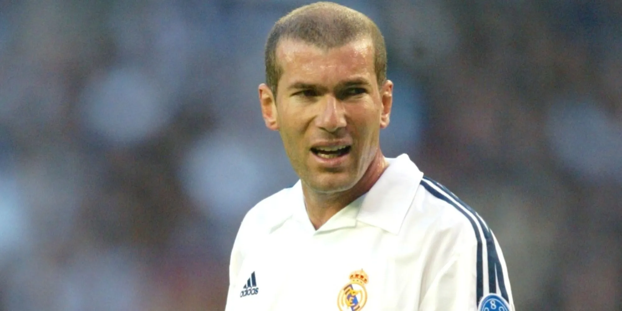 HLV Zinedine Zidane chỉ đạo trận đấu của Real Madrid