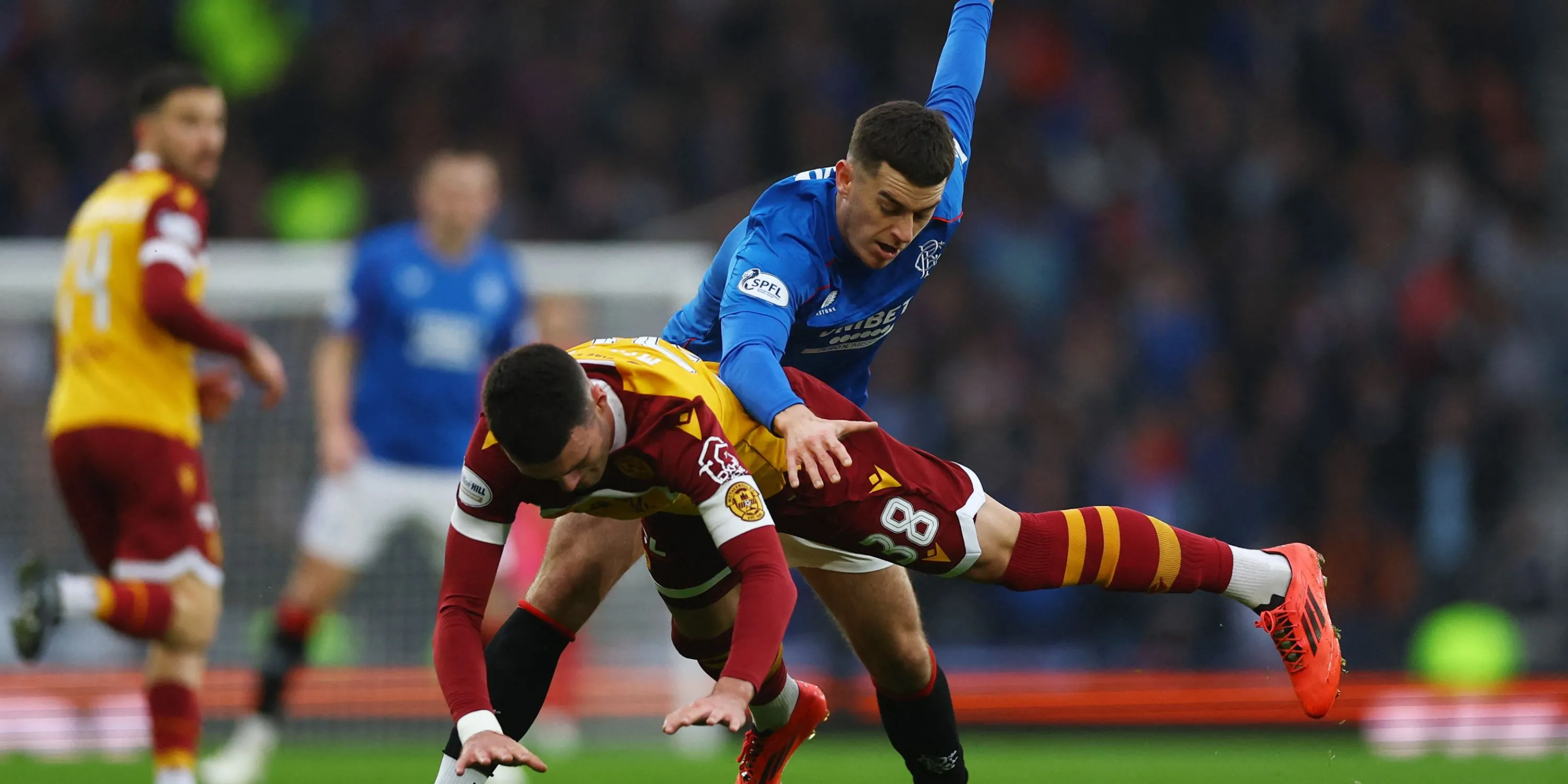 Lennon Miller thể hiện tiềm năng trong màu áo Motherwell đối đầu Rangers