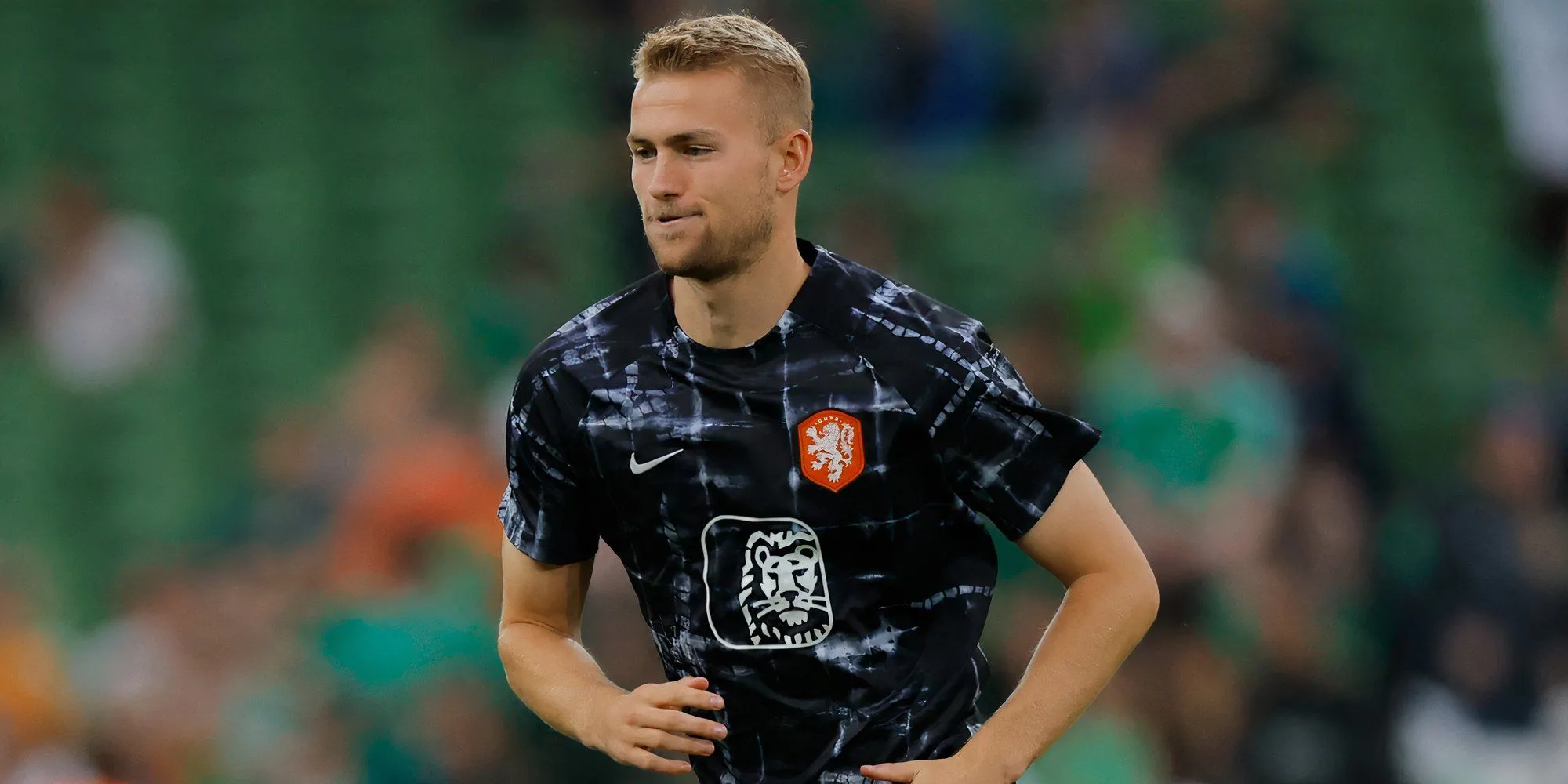 Matthijs De Ligt tỏ ra đau đớn sau pha va chạm trong trận đấu của Man Utd