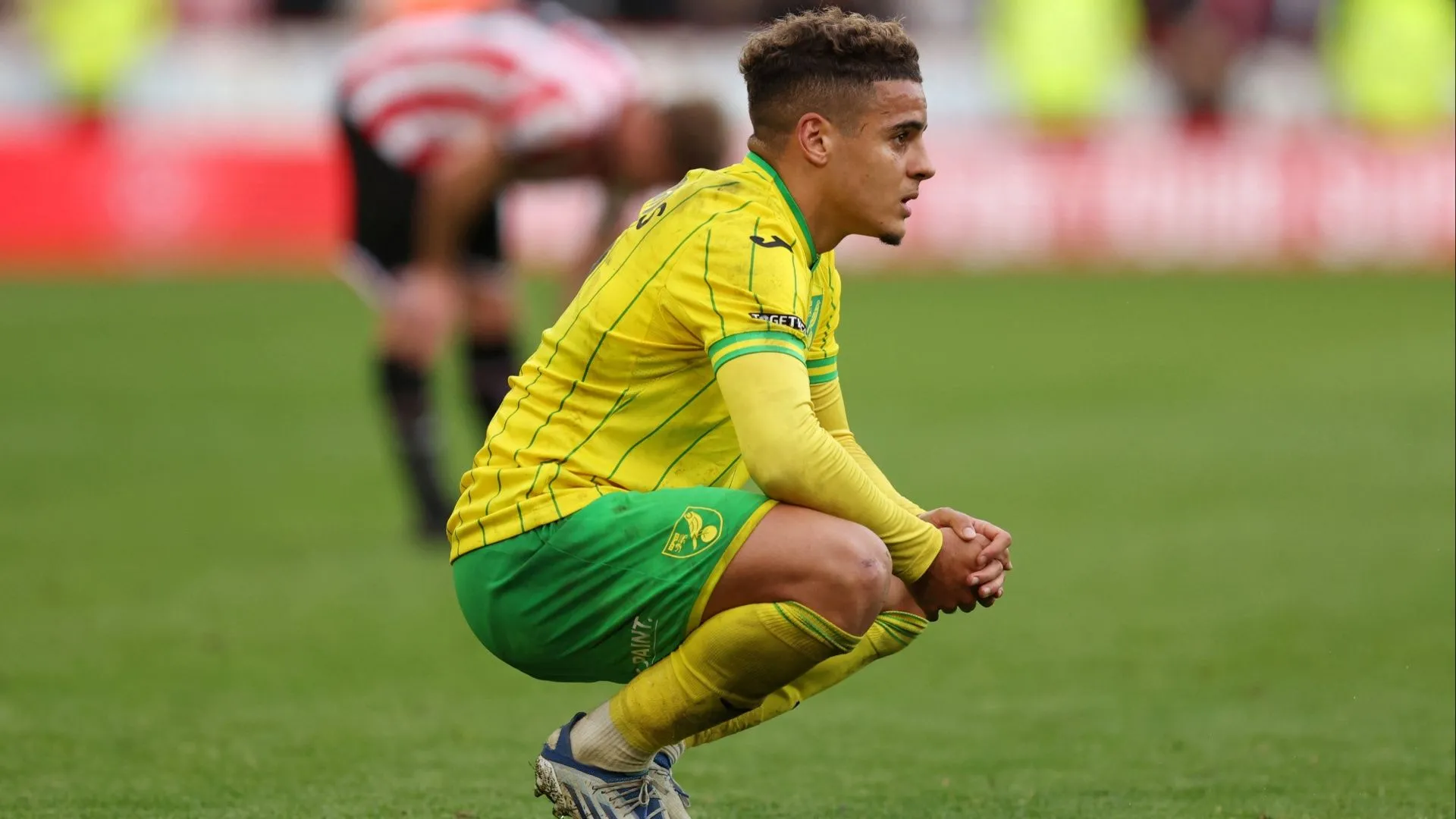 Max Aarons trong màu áo Norwich City, nơi anh từng thi đấu nổi bật dưới thời Daniel Farke