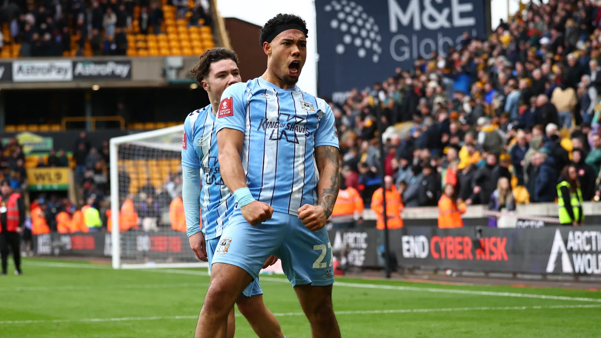 Milan van Ewijk trong trận đấu của Coventry City tại Championship