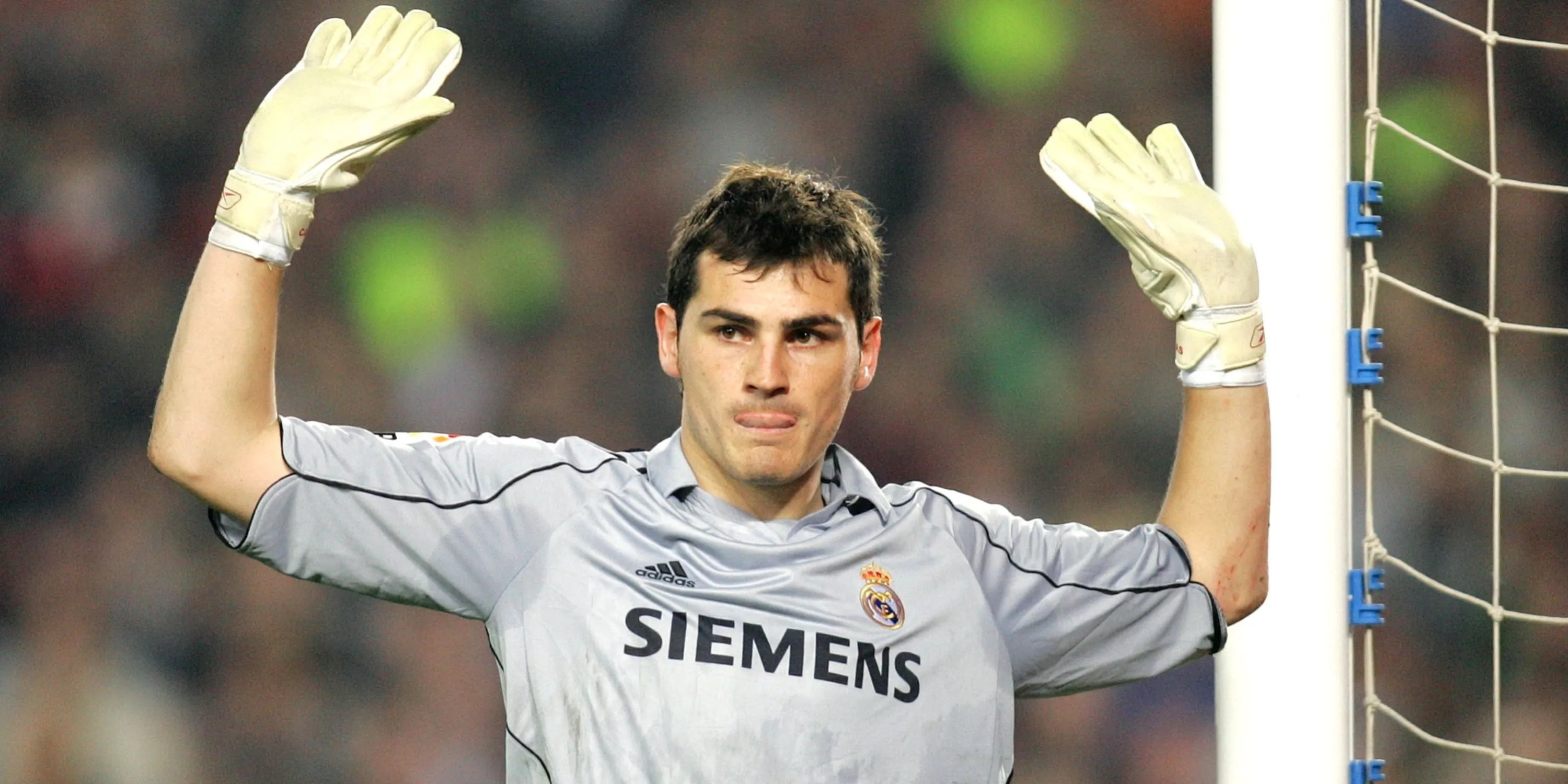 Thủ môn Iker Casillas trong khung gỗ Real Madrid