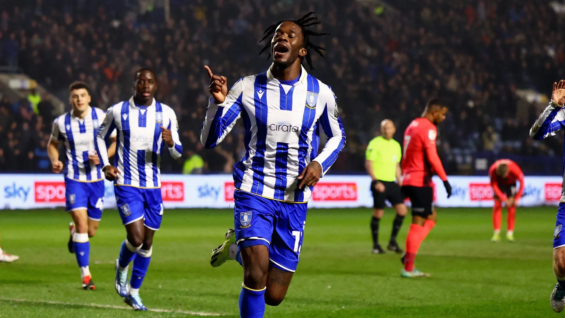 Tiền đạo Ike Ugbo của Sheffield Wednesday