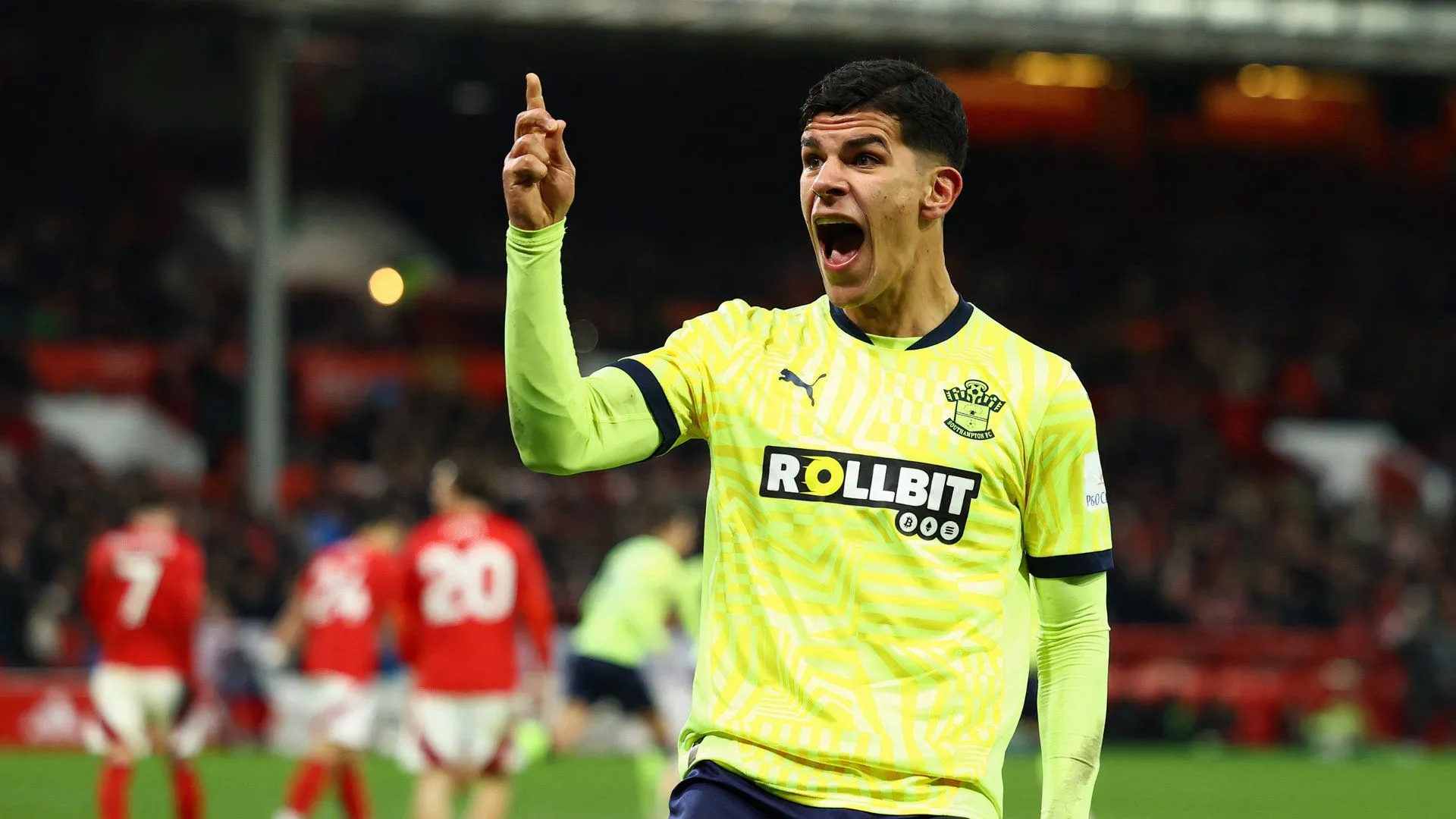 Tiền vệ Mateus Fernandes trong màu áo Southampton, cầu thủ được nhiều câu lạc bộ quan tâm chuyển nhượng