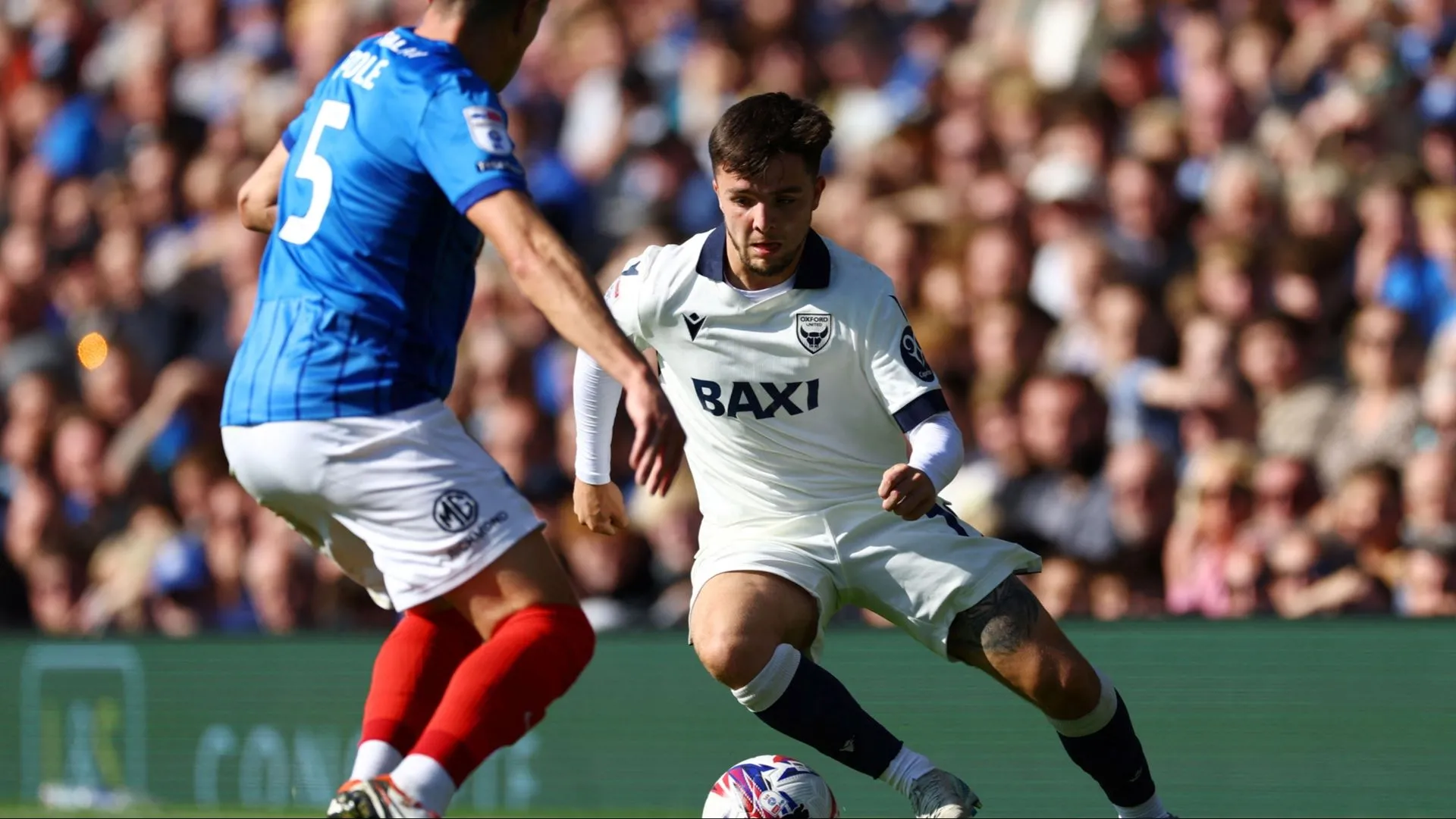Tyler Goodrham thi đấu cho Oxford United ở Championship