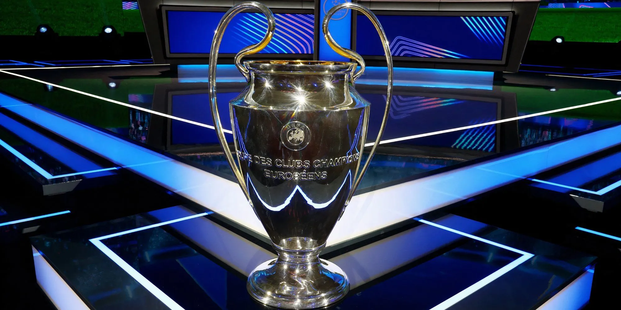 Cúp vô địch UEFA Champions League, giải đấu mang lại nguồn thu lớn cho các CLB