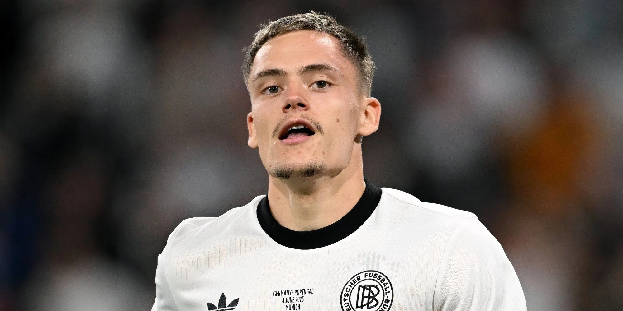 Florian Wirtz trong màu áo Bayer Leverkusen chuẩn bị gia nhập Liverpool