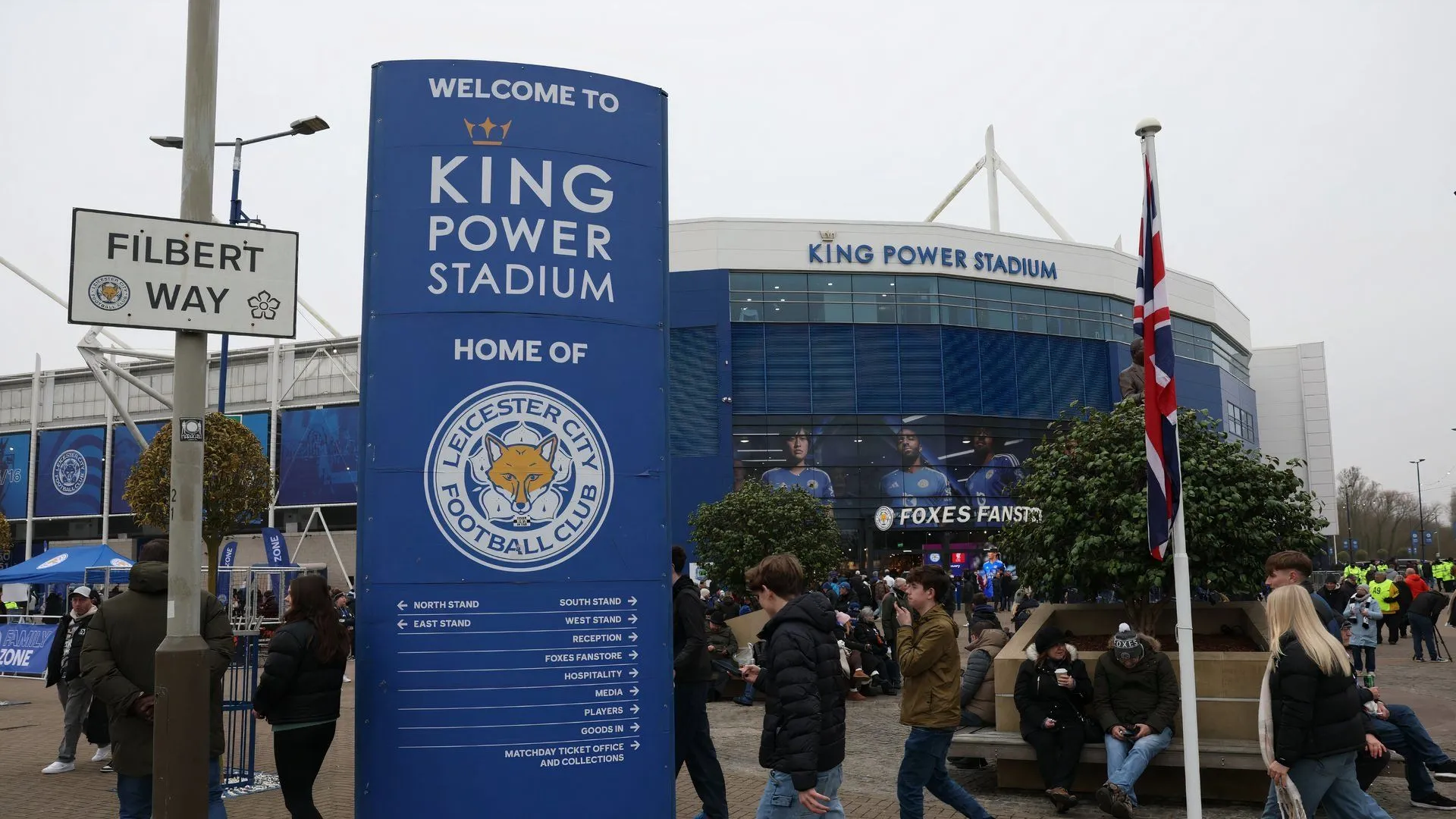 Khung cảnh bên ngoài sân King Power của Leicester City