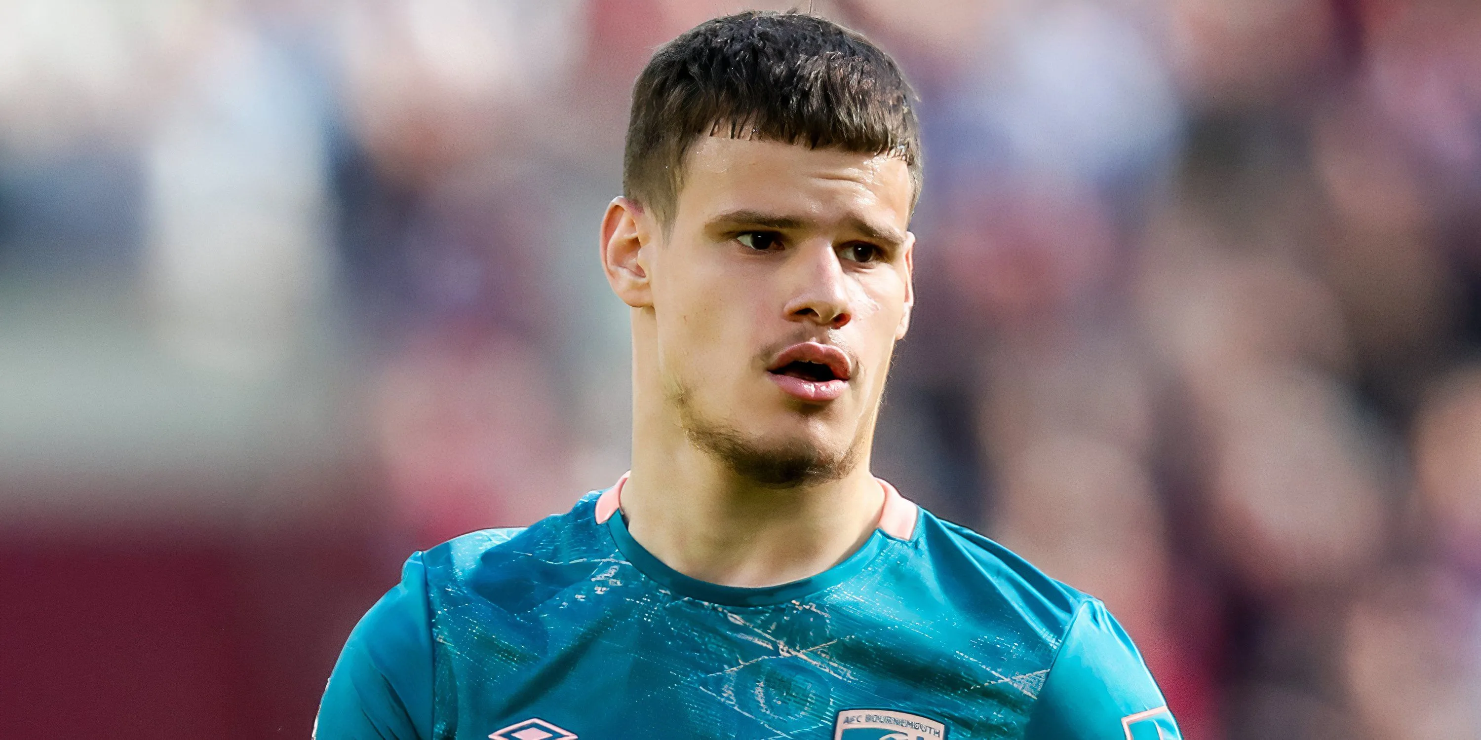 Milos Kerkez thi đấu trong màu áo Bournemouth