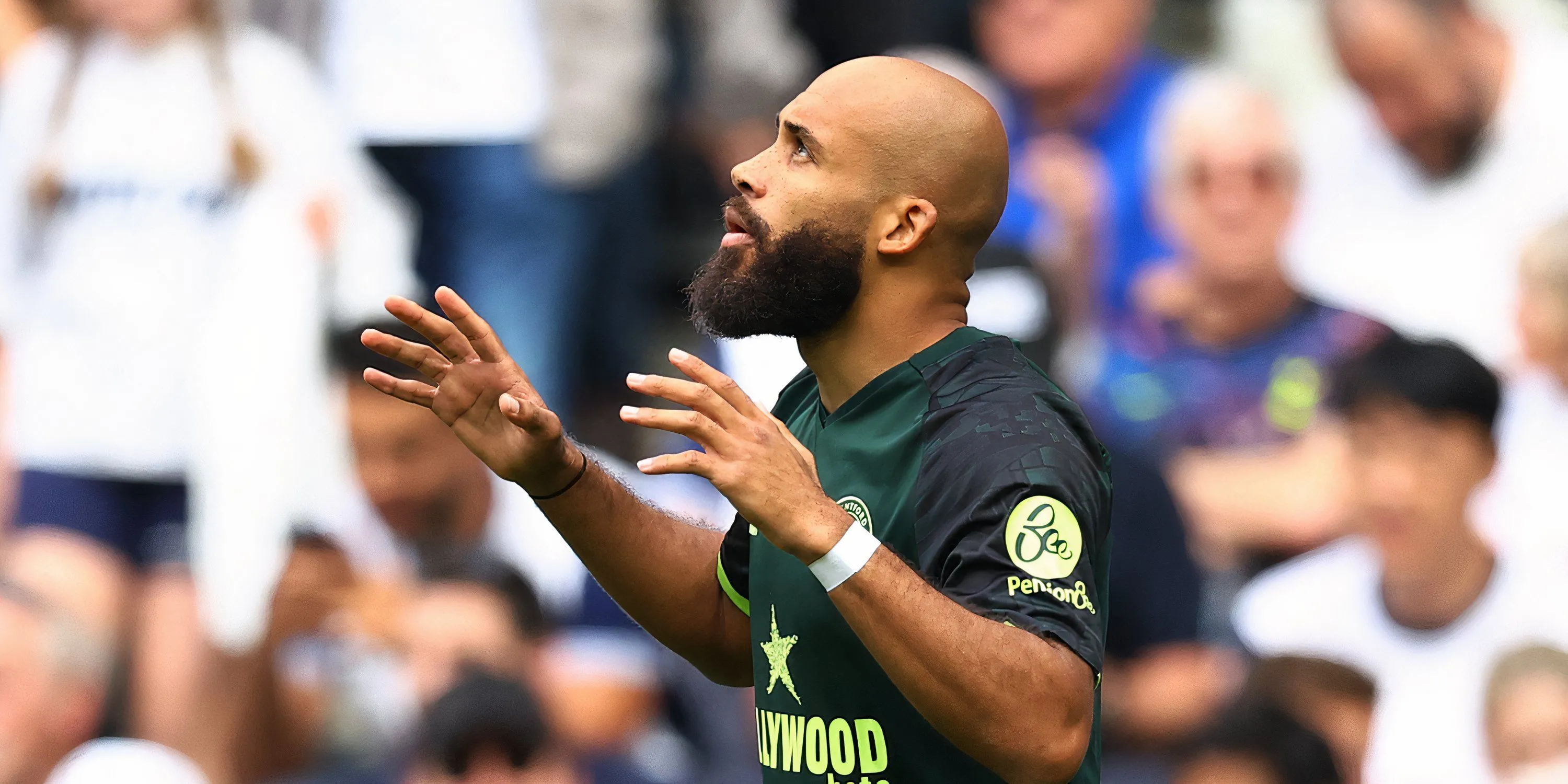 Tiền đạo Bryan Mbeumo trong màu áo Brentford