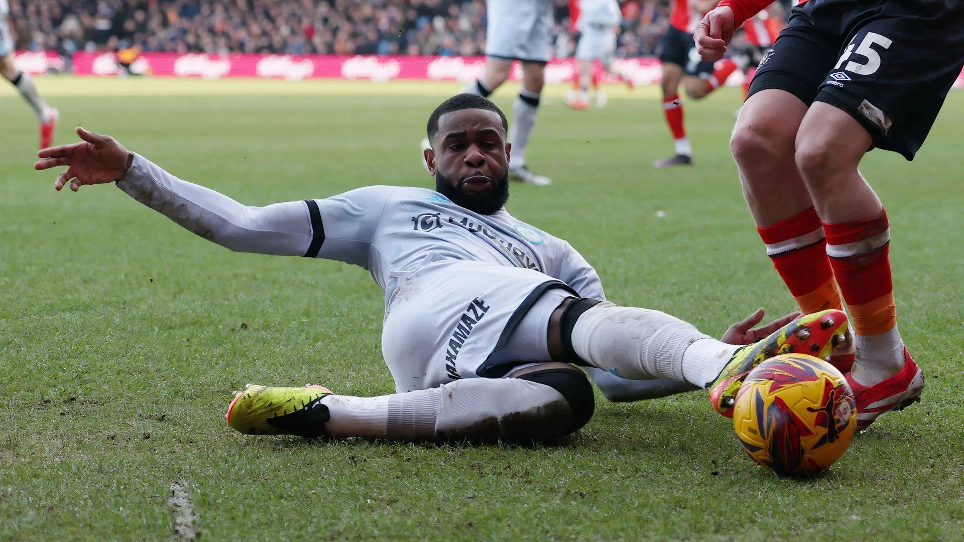 Trung vệ Japhet Tanganga thi đấu ấn tượng trong màu áo Millwall tại Championship.