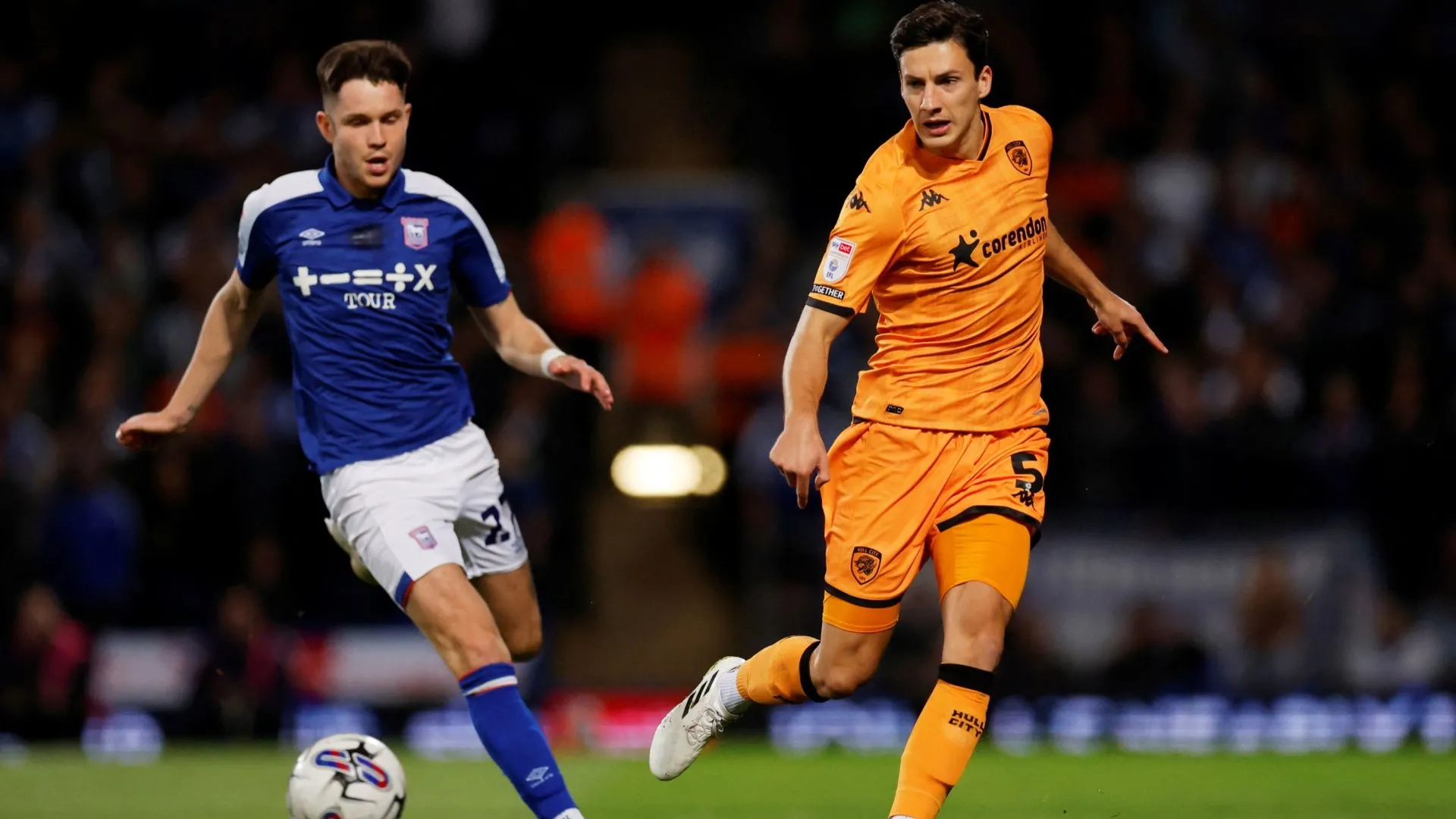 Alfie Jones (trái) và George Hirst trong màu áo Hull City