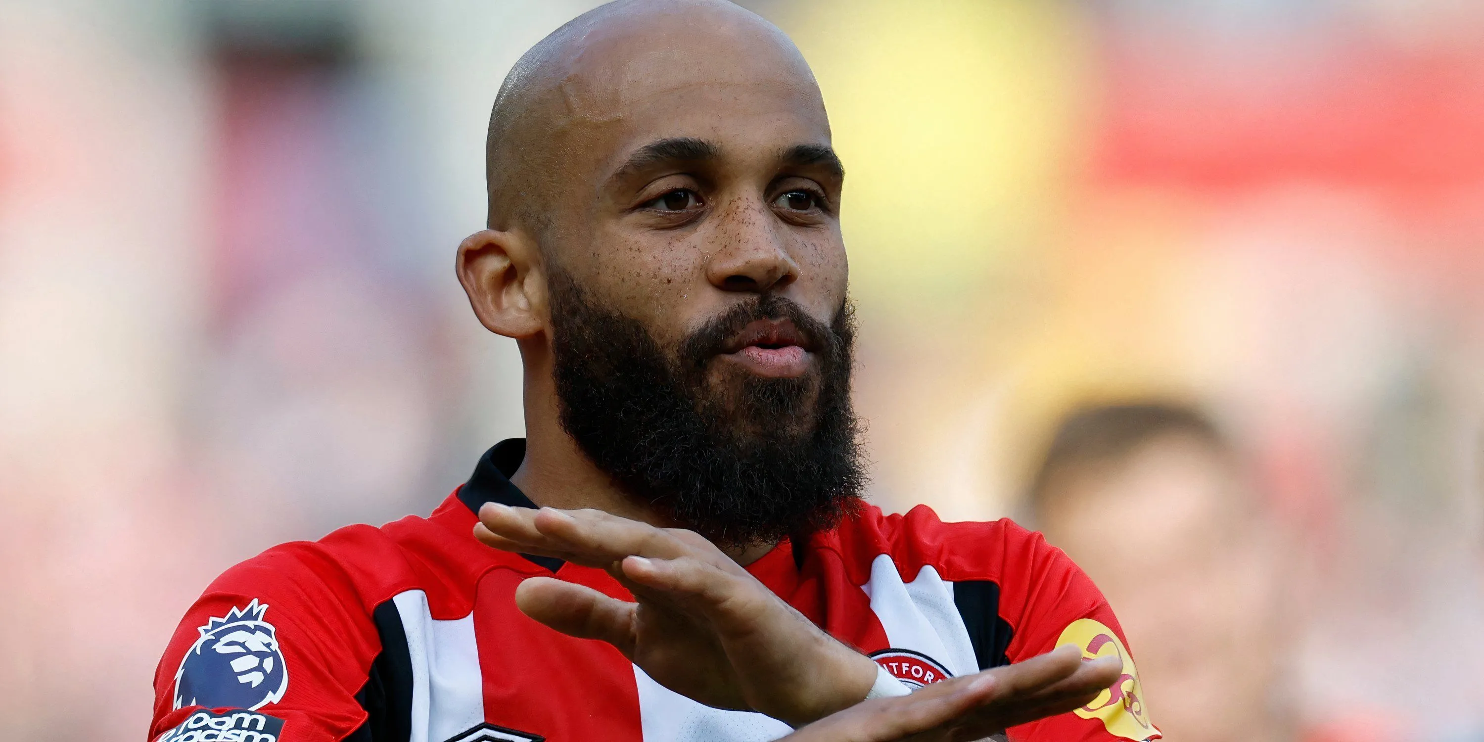 Bryan Mbeumo trong màu áo Brentford, gương mặt triển vọng sắp cập bến Manchester United với số áo 19 mơ ước.