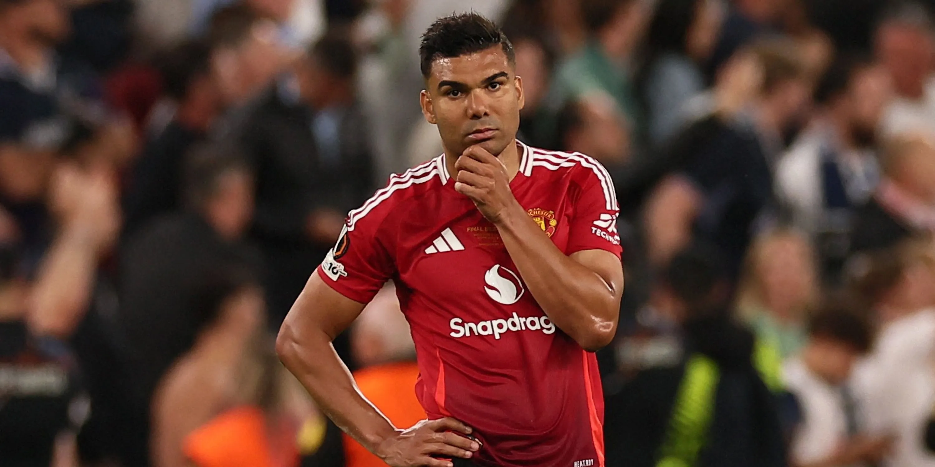 Casemiro thất vọng sau một trận đấu của Manchester United, hình ảnh phong độ đi xuống.