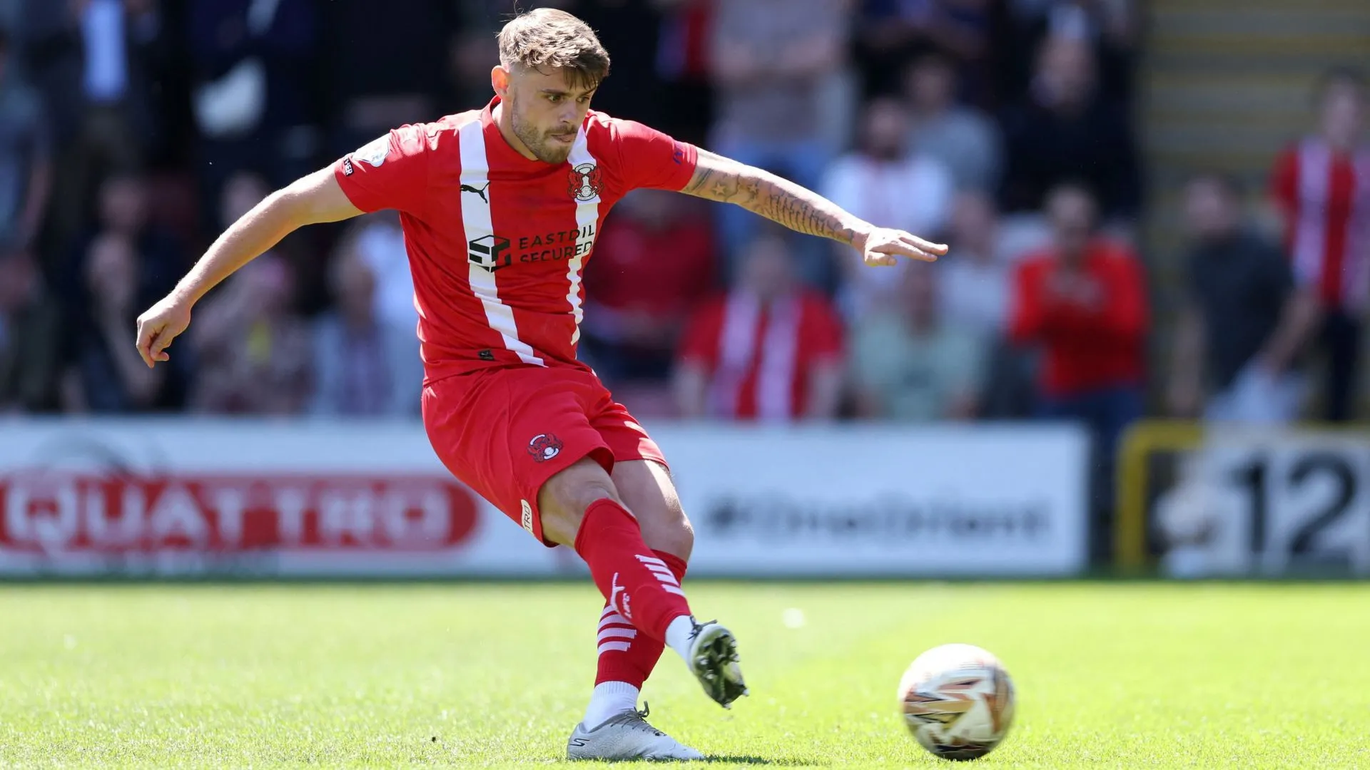 Charlie Kelman, tiền đạo đầy triển vọng của QPR, người đang cạnh tranh vị trí với Alfie Lloyd