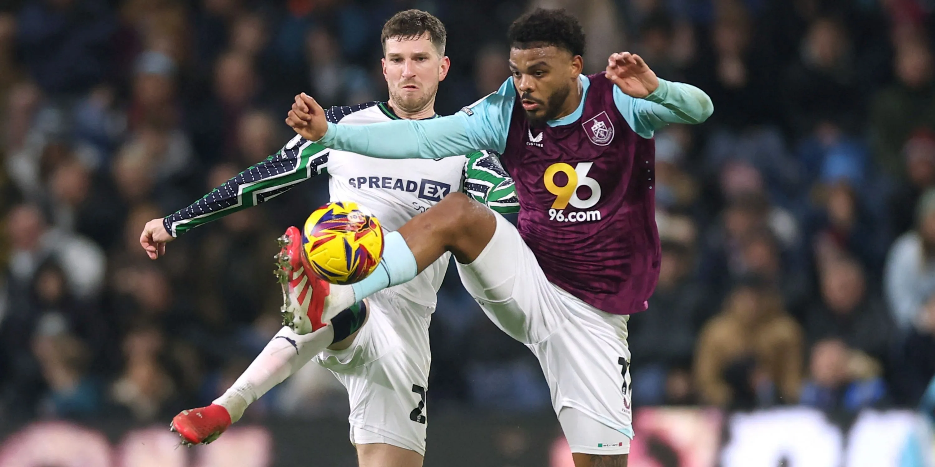 Chris Mepham thi đấu cho Sunderland tại giải Championship