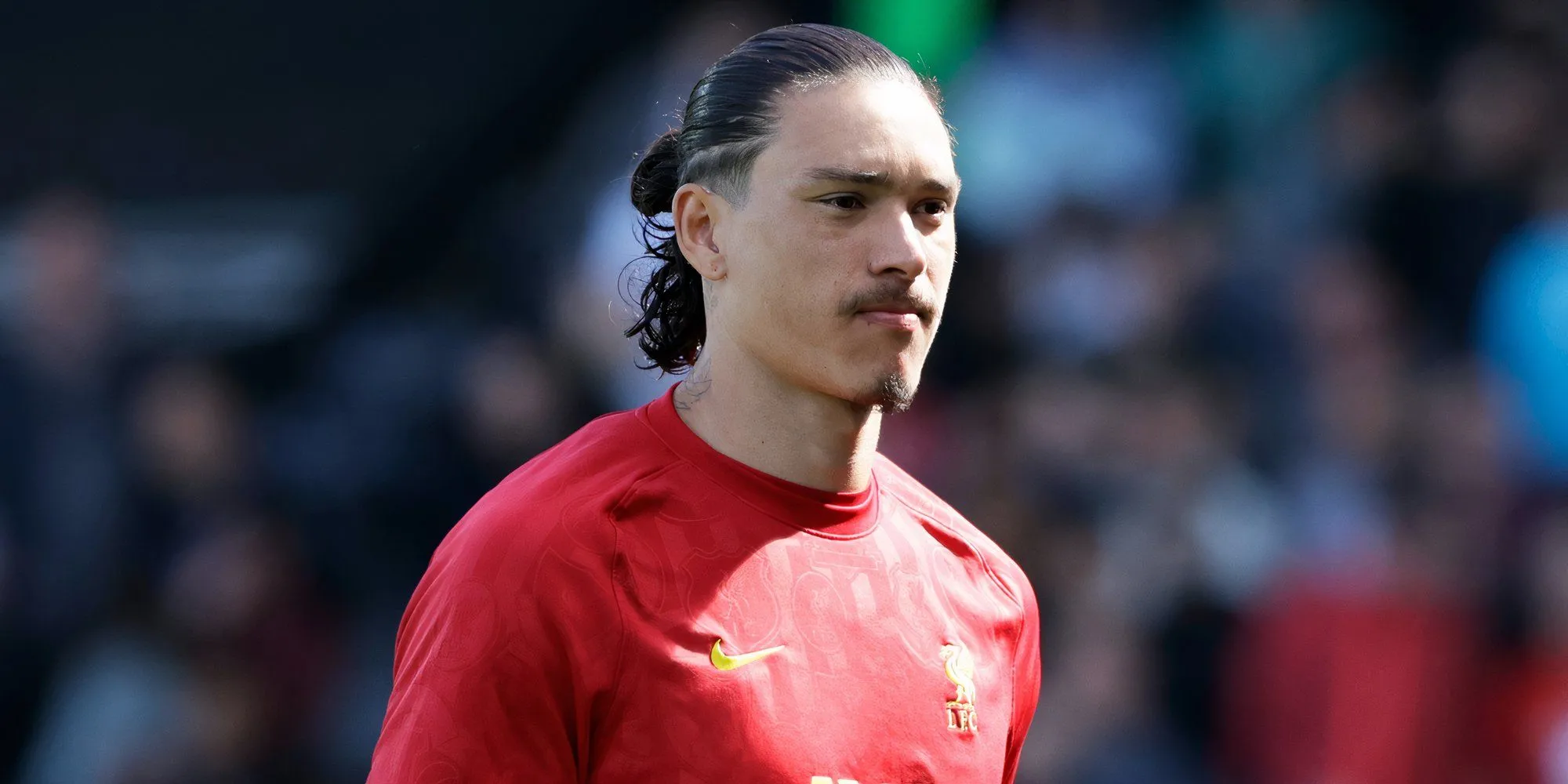 Darwin Nunez, tiền đạo Uruguay của Liverpool, trong trang phục thi đấu chuẩn bị cho trận đấu.