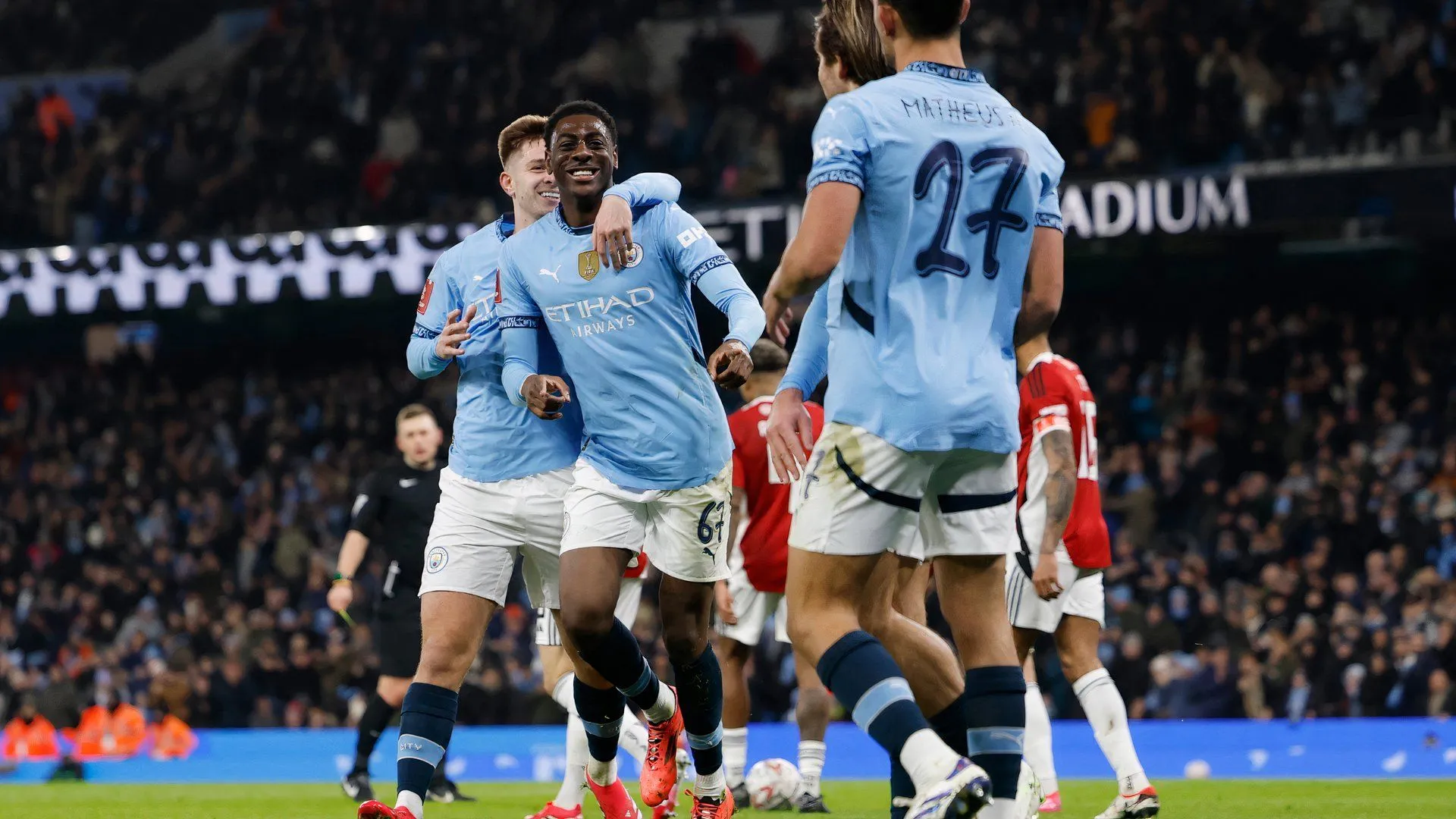 Divin Mubama trong màu áo Man City với phong độ cao