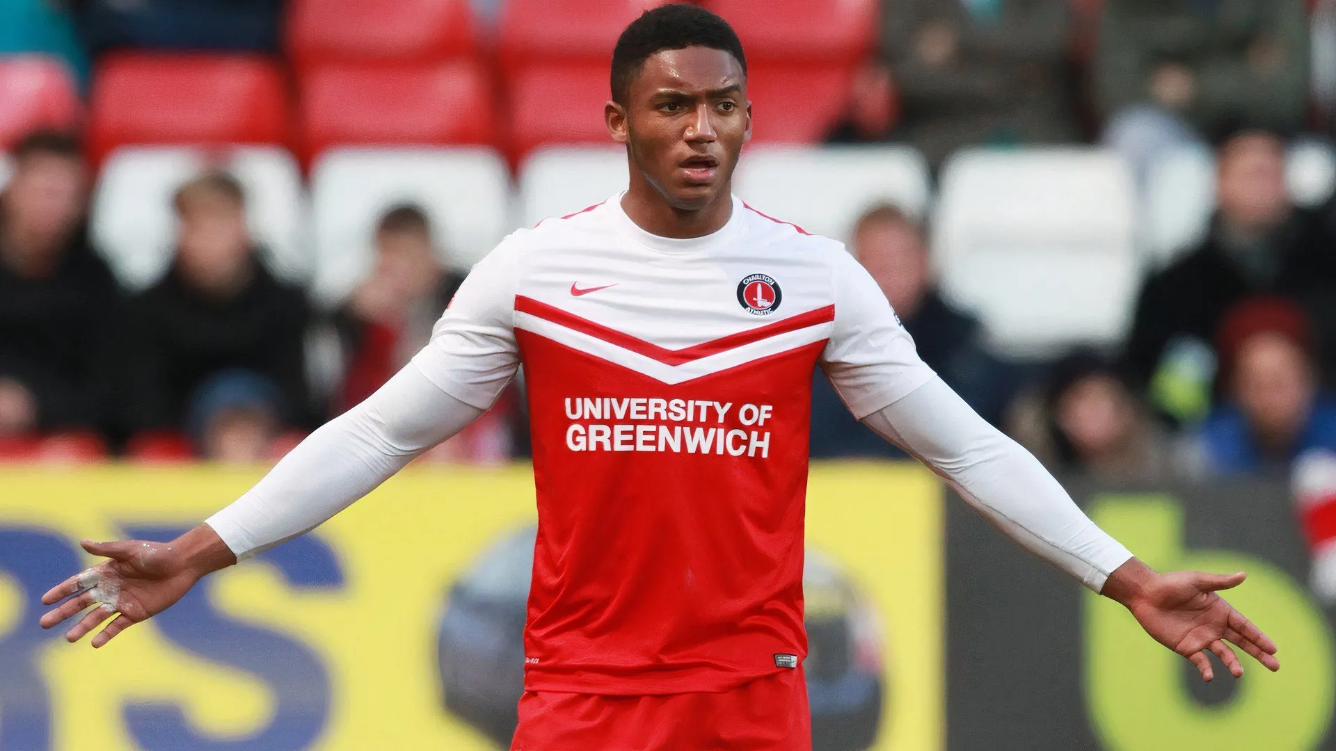 Joe Gomez thi đấu cho Charlton Athletic