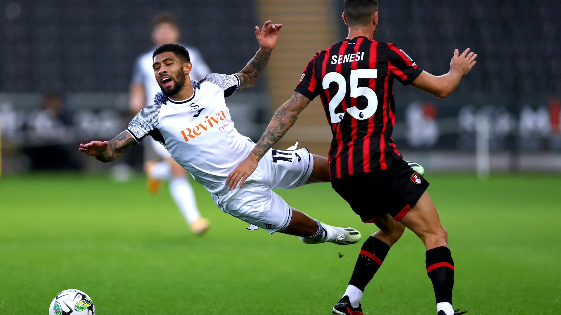 Josh Ginnelly với vẻ mặt tiếc nuối trong màu áo Swansea City, ám chỉ hành trình dang dở của anh tại CLB xứ Wales.