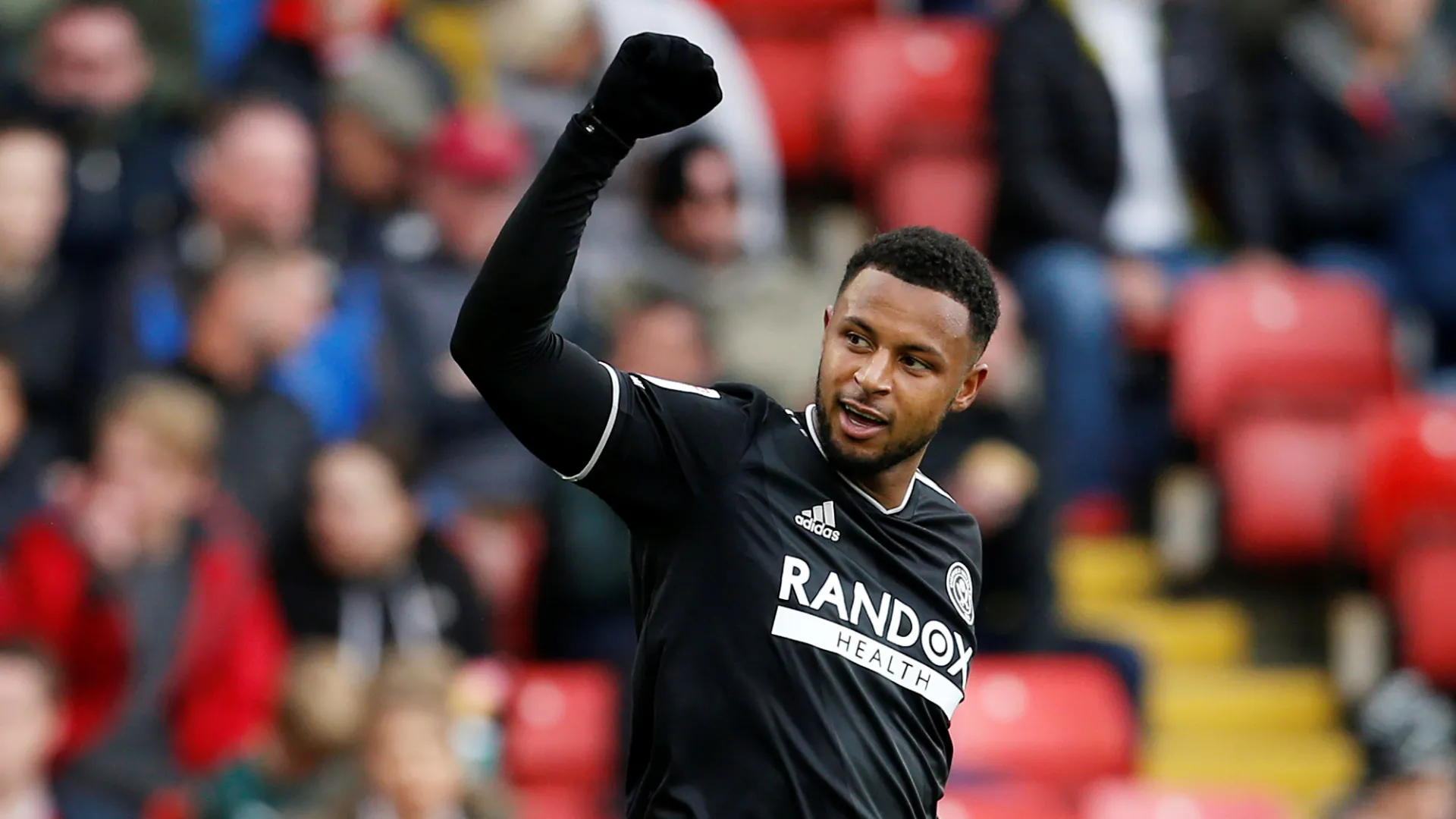 Khoảnh khắc tiền đạo Lys Mousset thi đấu cho Sheffield United, đánh dấu giai đoạn đáng quên trong sự nghiệp