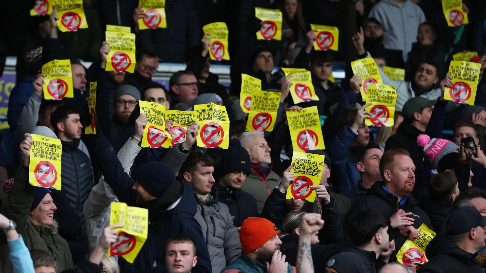 Người hâm mộ Sheffield Wednesday biểu tình phản đối chủ sở hữu Dejphon Chansiri