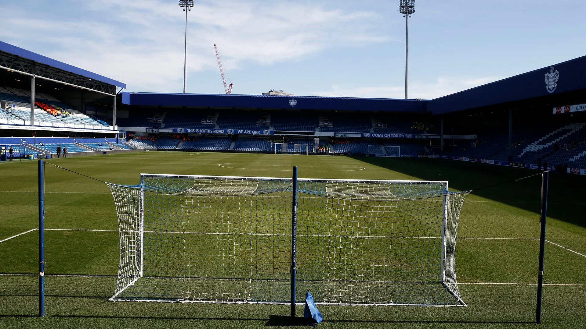 Sân nhà Loftus Road chứng kiến những biến động trong đội hình Queens Park Rangers